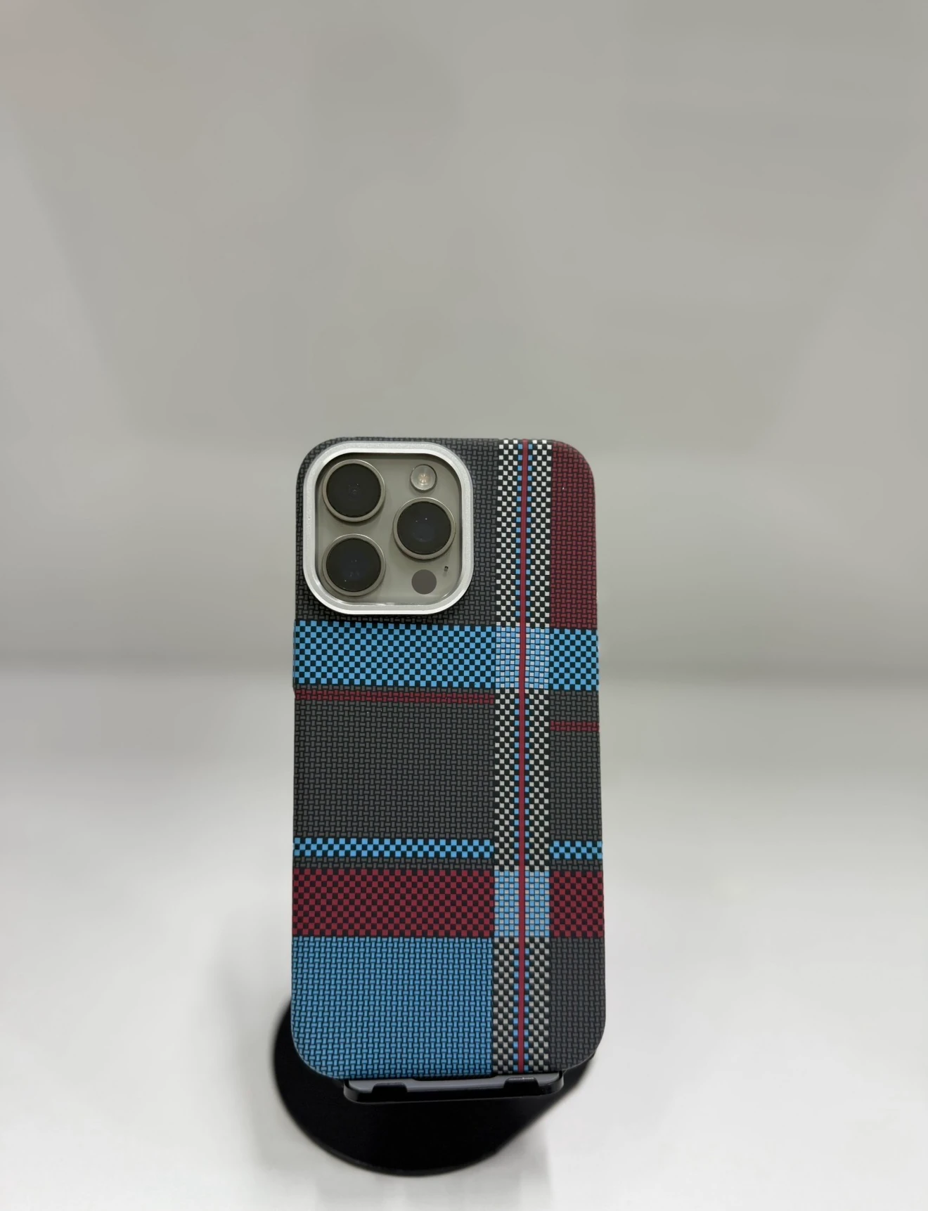 iPhone Karbon Fiber Kılıf – Mavi Bordo Şeritli Seri