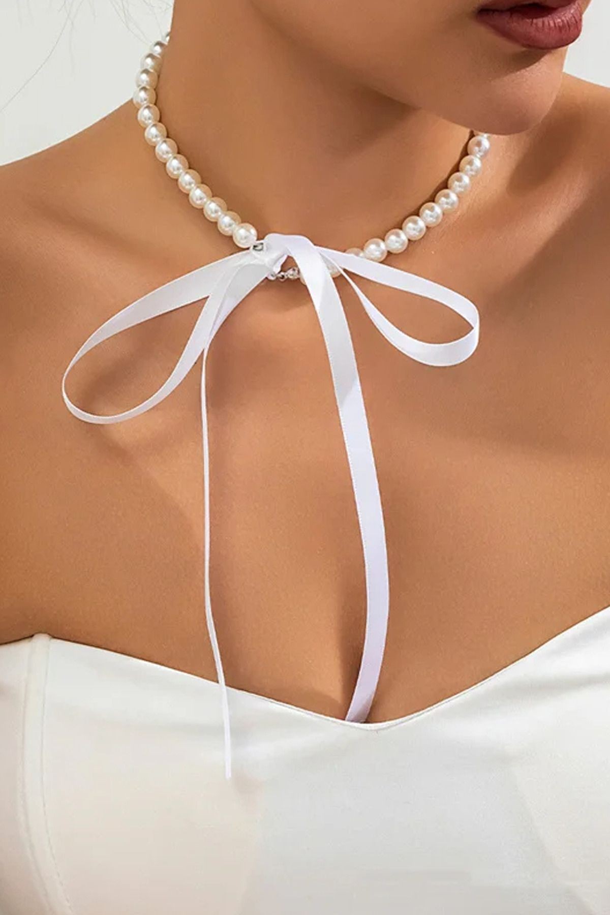 Cam İnci Siyah Kurdeleli Choker Kadın Kolye - Beyaz