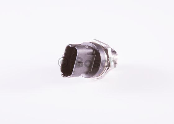 YAKIT BASINC SENSORU - MAN TGL-TGM 05>   TGX-TGS 06>  /  IVECO EUROCARGO I-III 100E-110E-120E-140E-1 - BOSCH 0281002930