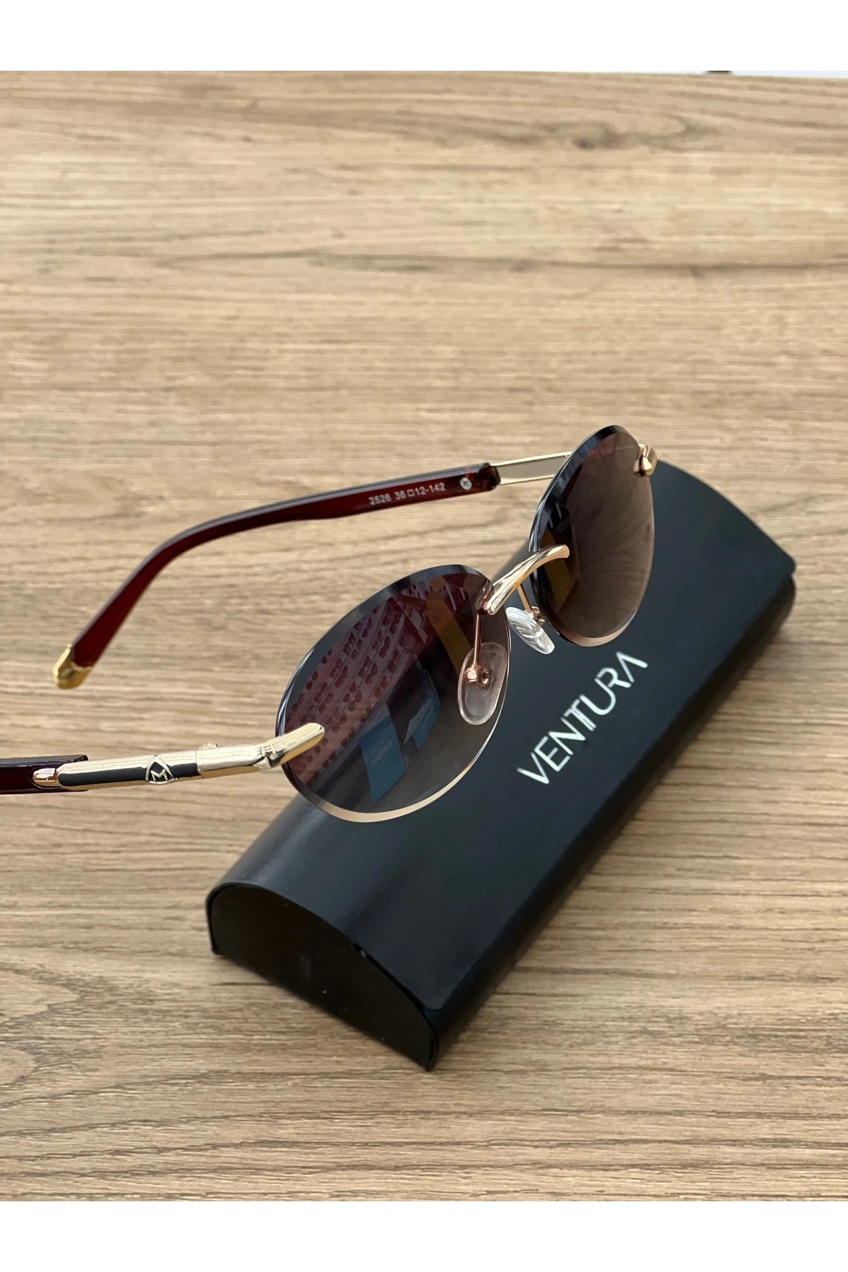 Ventura VNT2526 36/12/142 Model Güneş Gözlüğü