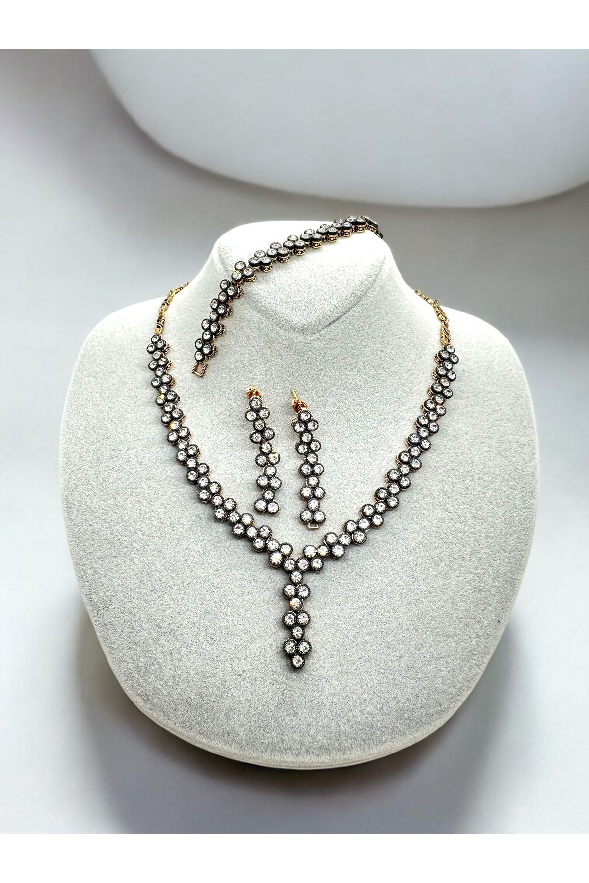 Üçlü Taş Sıralı Kolye, Küpe, Bileklik Set