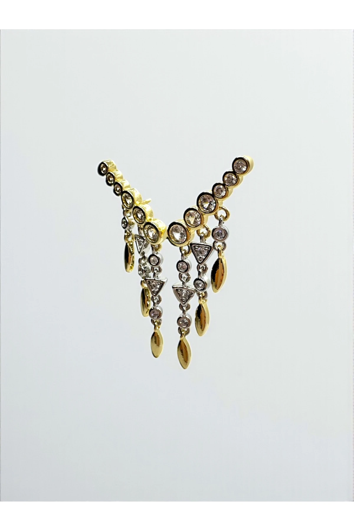 14K Gold Kaplama Zirkon Taşlı Üçgen Taş Detay Sallantılı Küpe