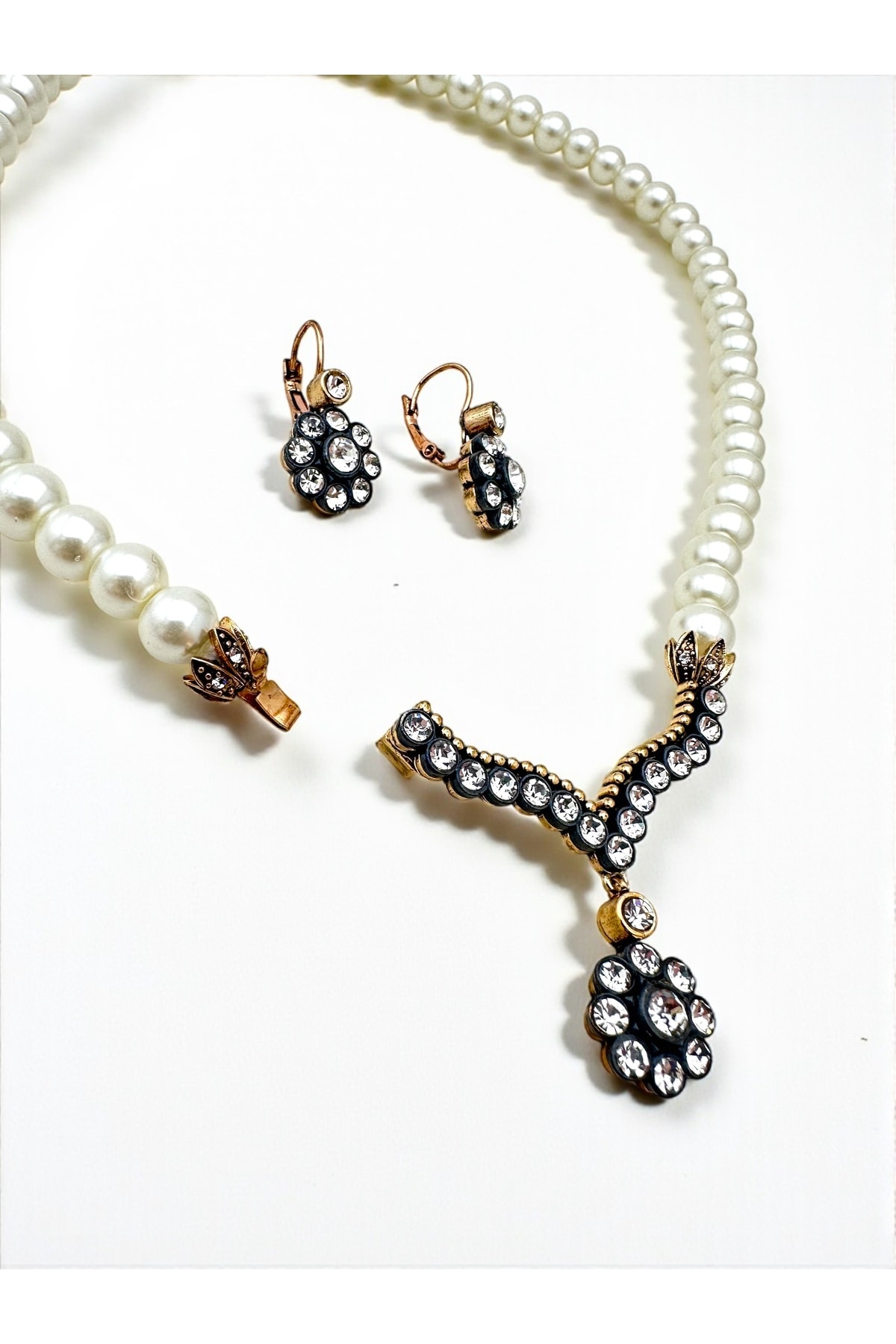 Çiçek Motif Taşlı İnci Kolye, Küpe Set