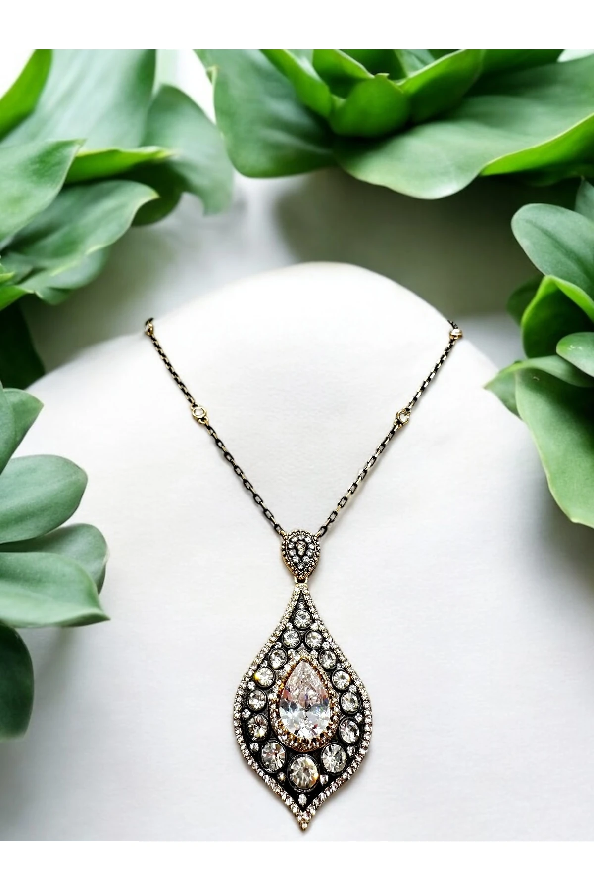 Zirkon Taşlı Damla Kolye image