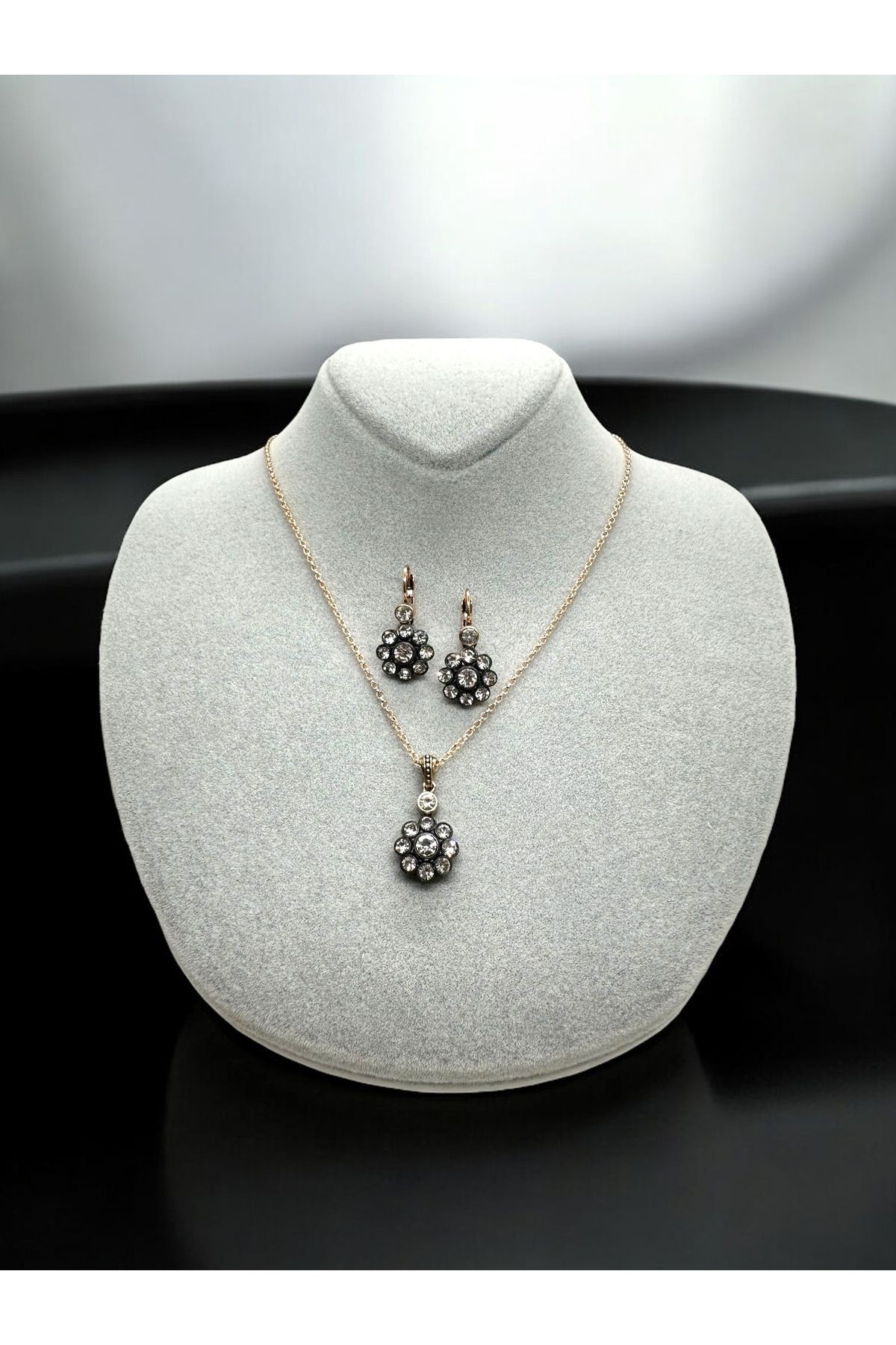 Elmas Montür Çiçek Motif Kolye, Küpe Set