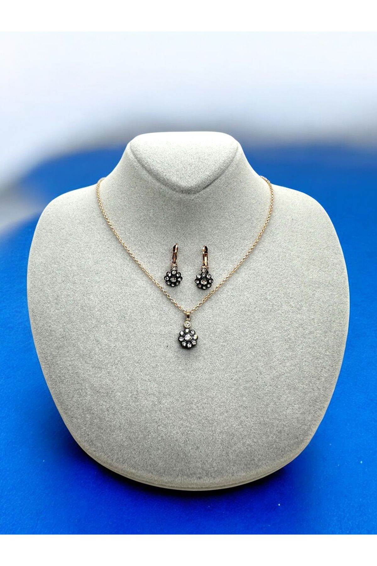 Elmas Montür Çiçek Motif Kolye, Sallantılı Küpe Set