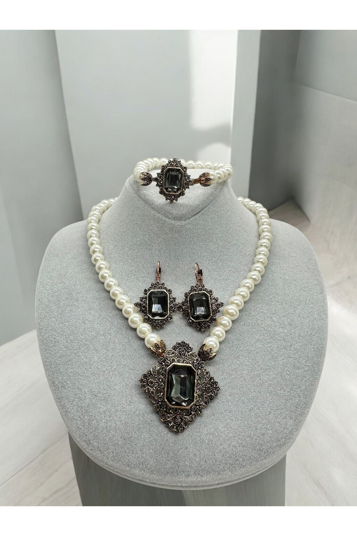 Elmas Montür Black Diamond Taşlı İnci Kolye, Küpe, Bileklik Set