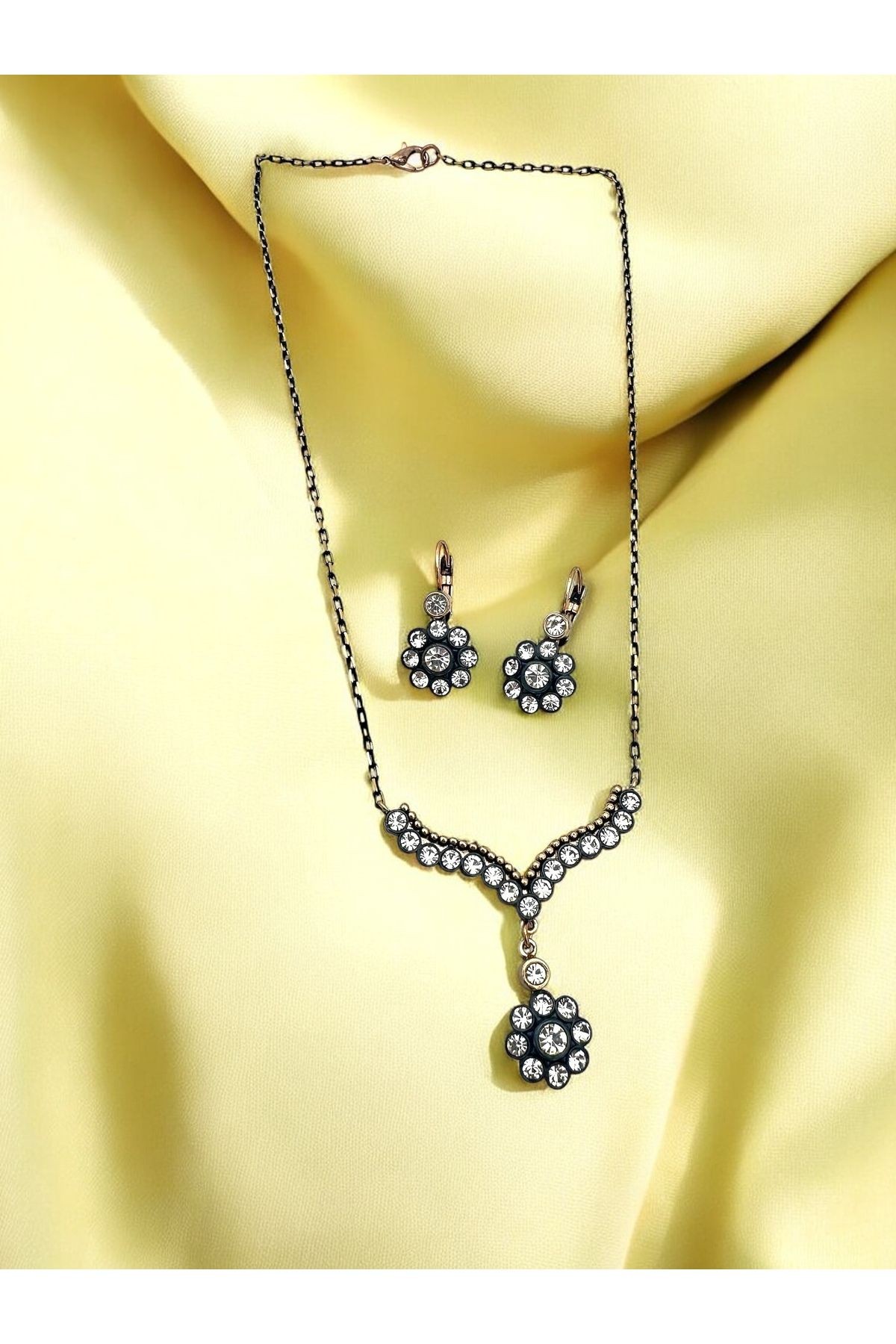 Çiçek Motif Taşlı Kolye, Küpe Set