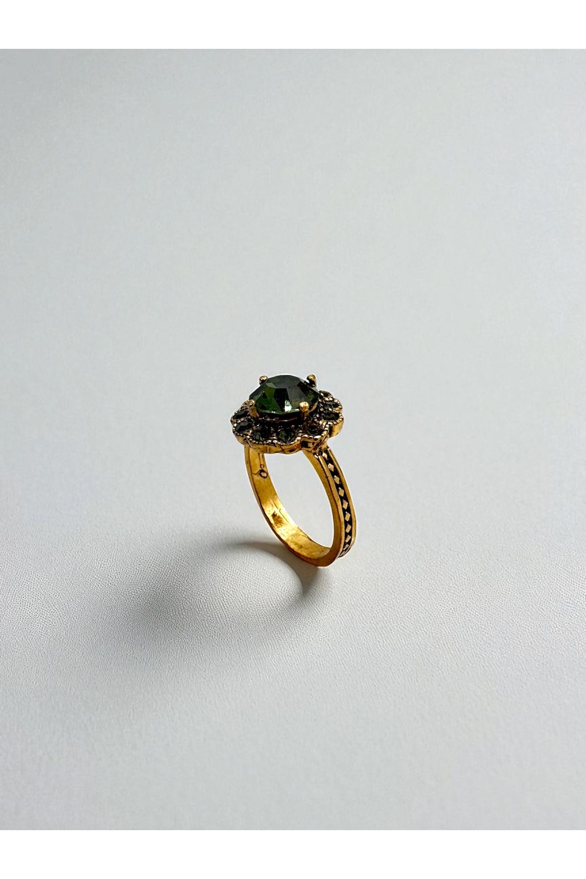 Çiçek Motif Black Diamond Taşlı Yüzük