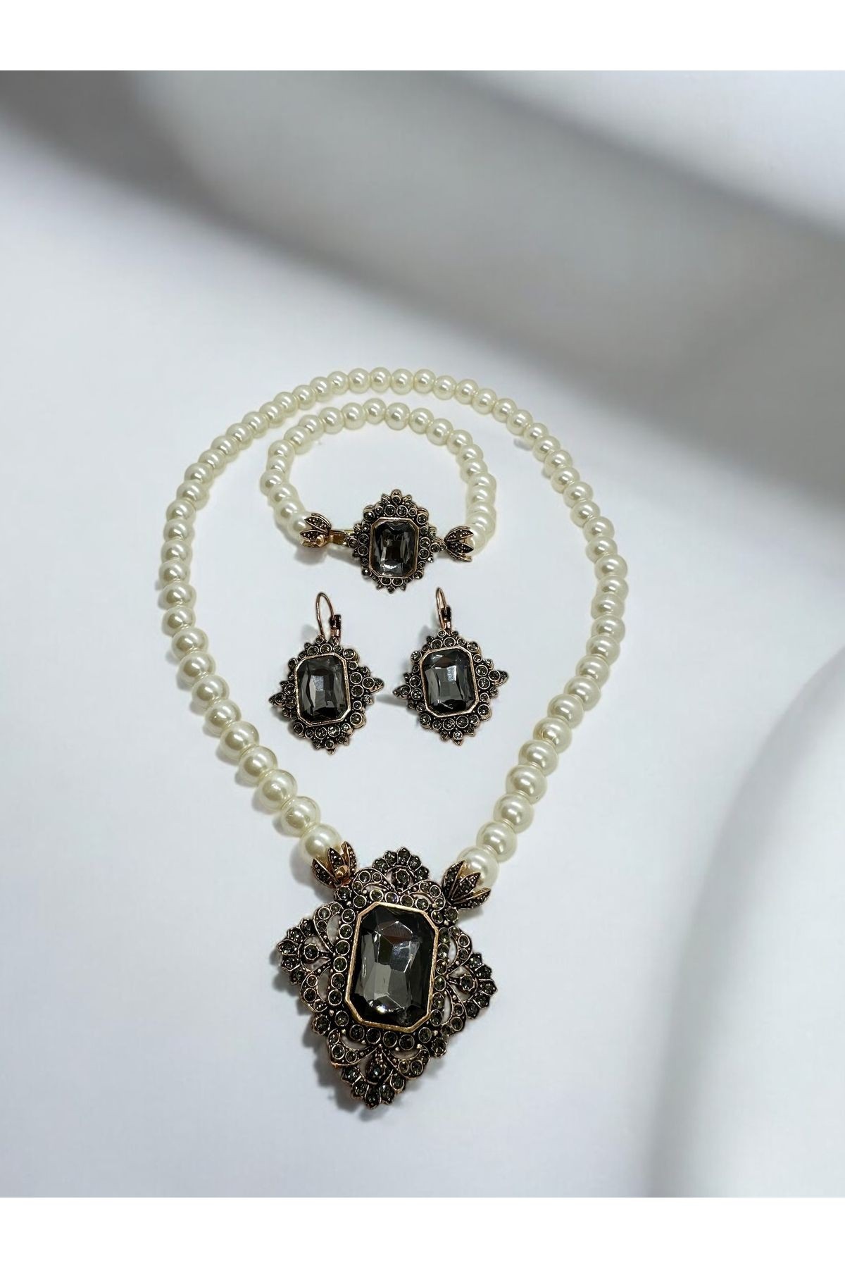 Elmas Montür Black Diamond Taşlı İnci Kolye, Küpe, Bileklik Set main variant image