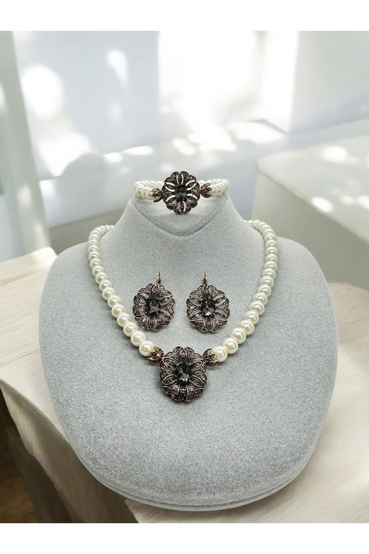 Black Diamond Taşlı Çiçek İnci Kolye, Küpe, Bileklik Set
