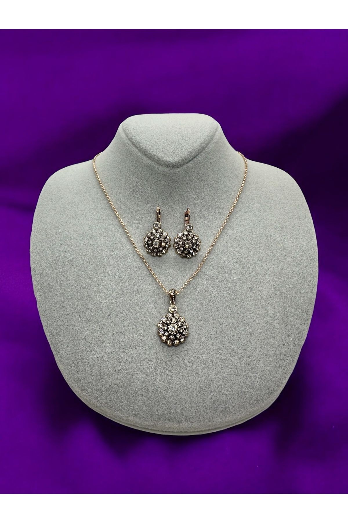 Taşlı Çiçek Motif Kolye, Küpe Set