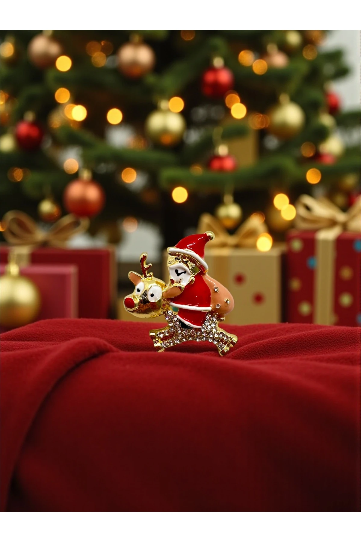 Kristal Taş Detaylı Geyik Süren Noel Baba Yılbaşı Broş image