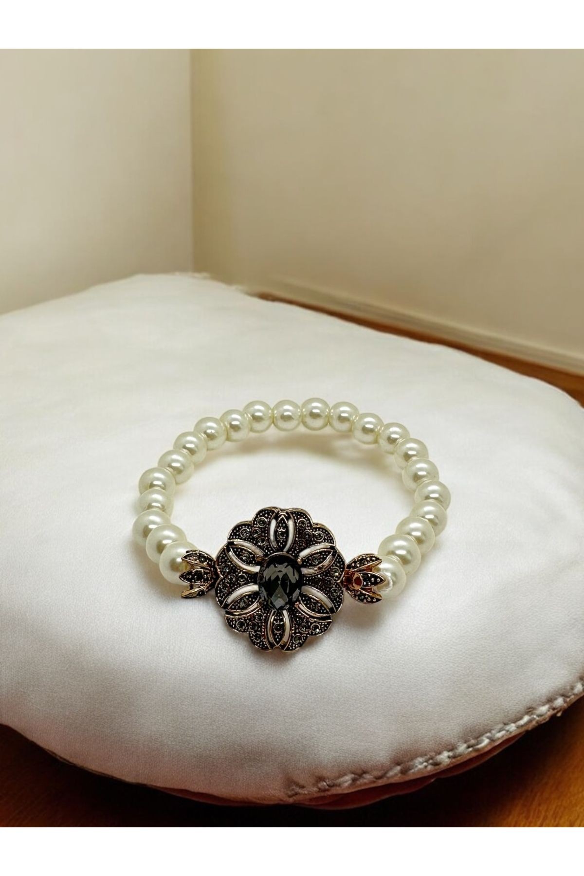 Black Diamond Taşlı Çiçek İnci Bileklik
