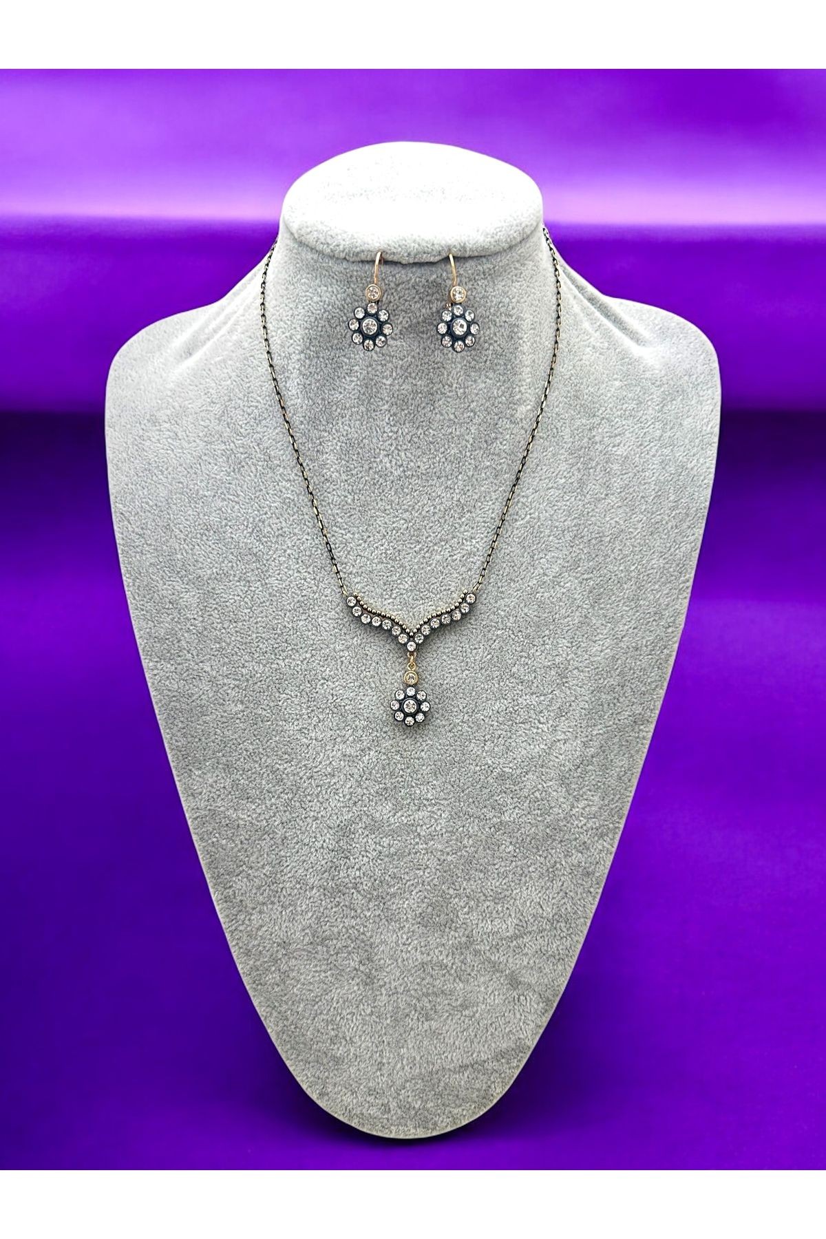 Çiçek Motif Taşlı Kolye, Küpe Set