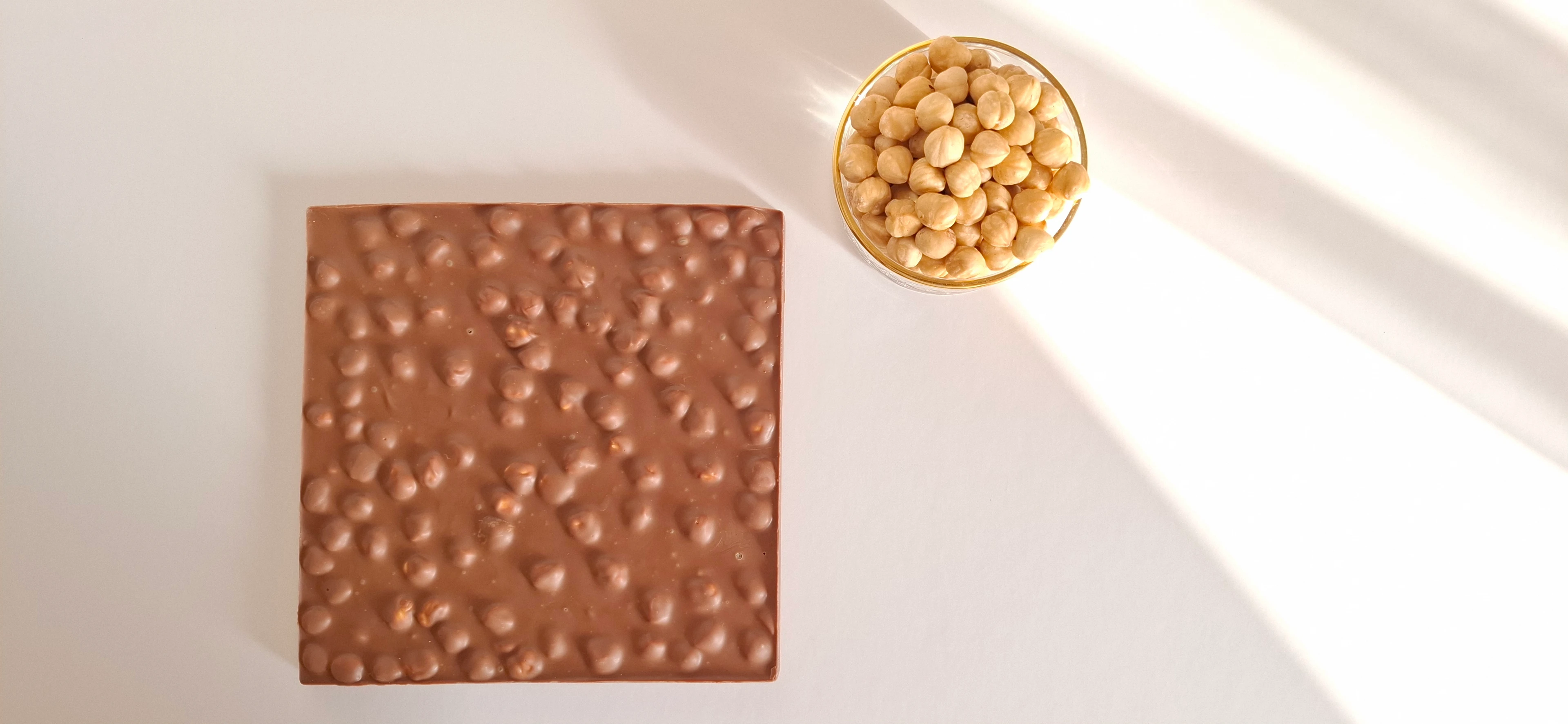 EL YAPIMI SÜTLÜ ÇİKOLATA & FINDIK KIRMA ÇİKOLATA cover pic