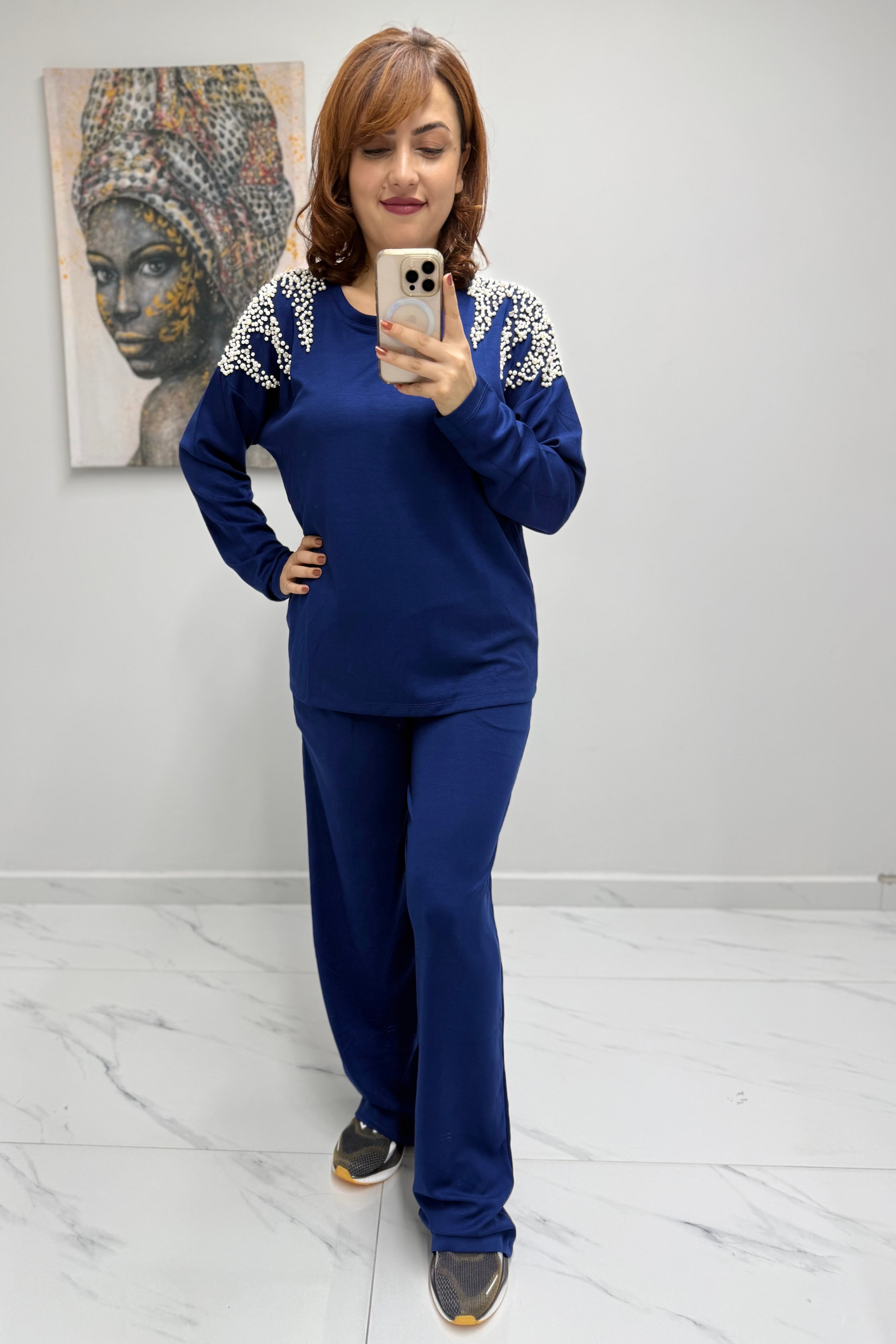 Omuzları İncili Takım