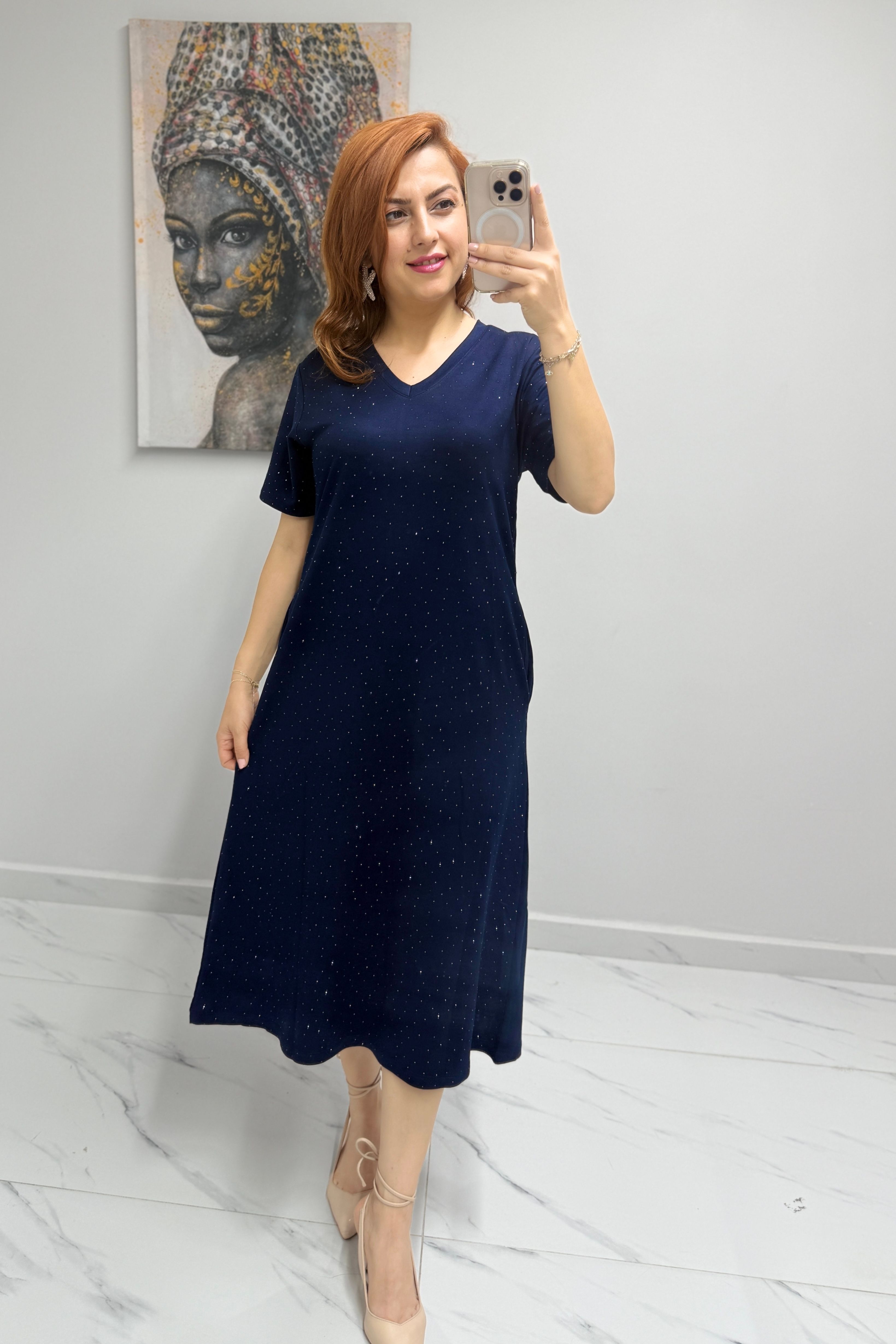V Yaka Taşlı Elbise