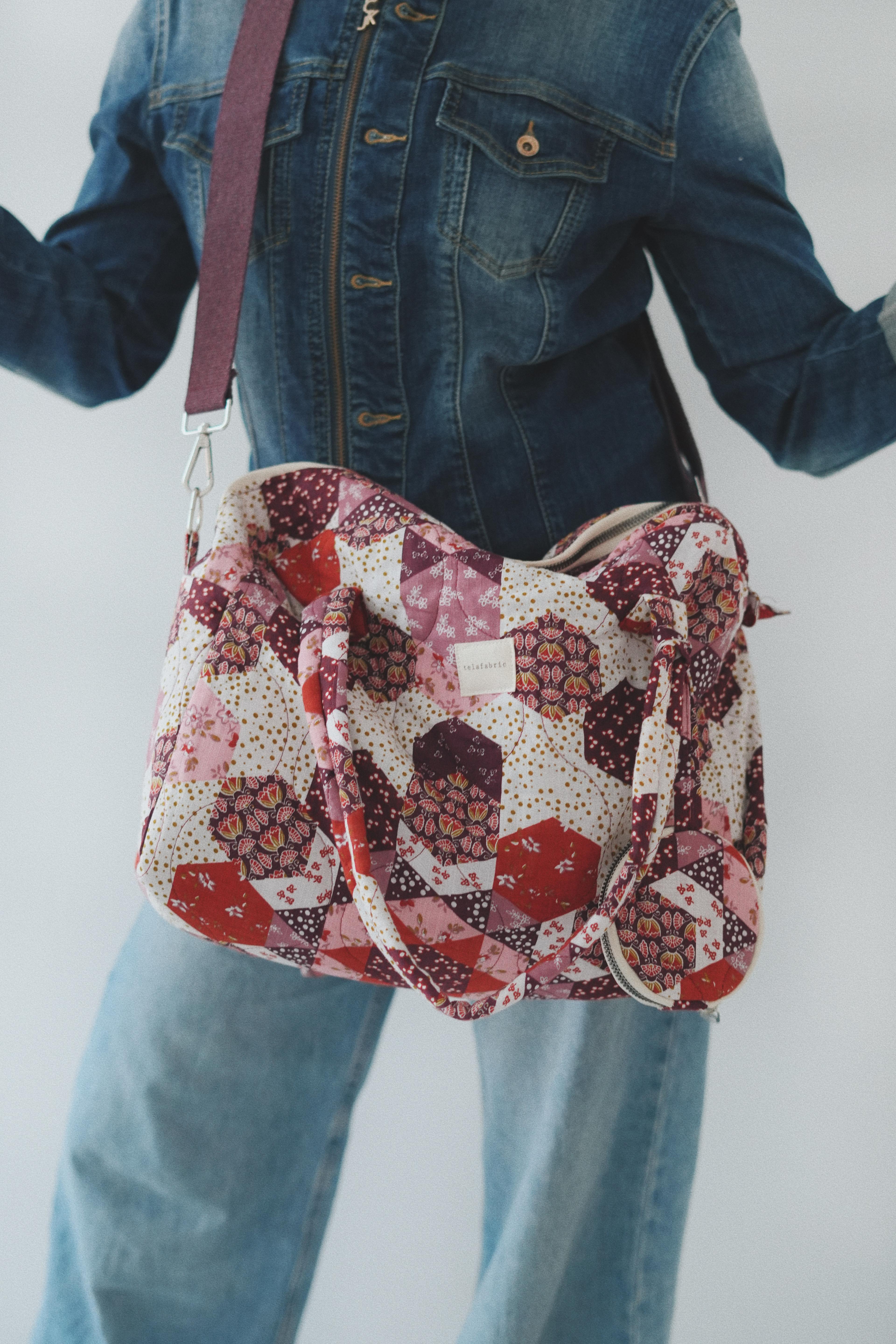KAPİTONELİ PATCHWORK DESENLİ CÜZDANLI OMUZ ÇANTASI