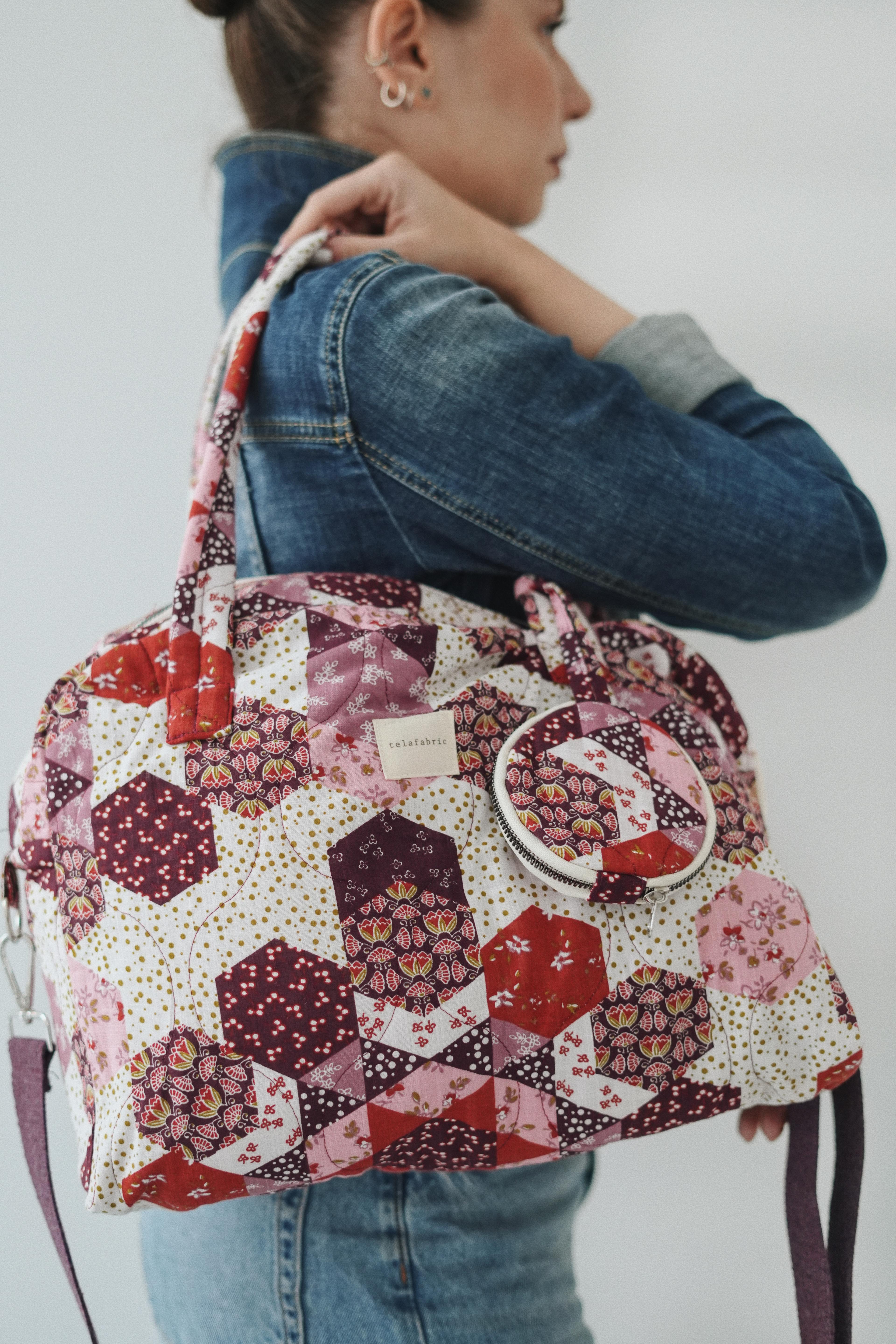 KAPİTONELİ PATCHWORK DESENLİ CÜZDANLI OMUZ ÇANTASI