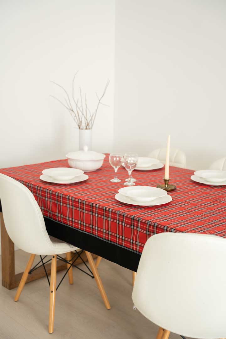KIRMIZI EKOSE MASA ÖRTÜSÜ - KETEN BANTLI & KADİFE BİYELİ 