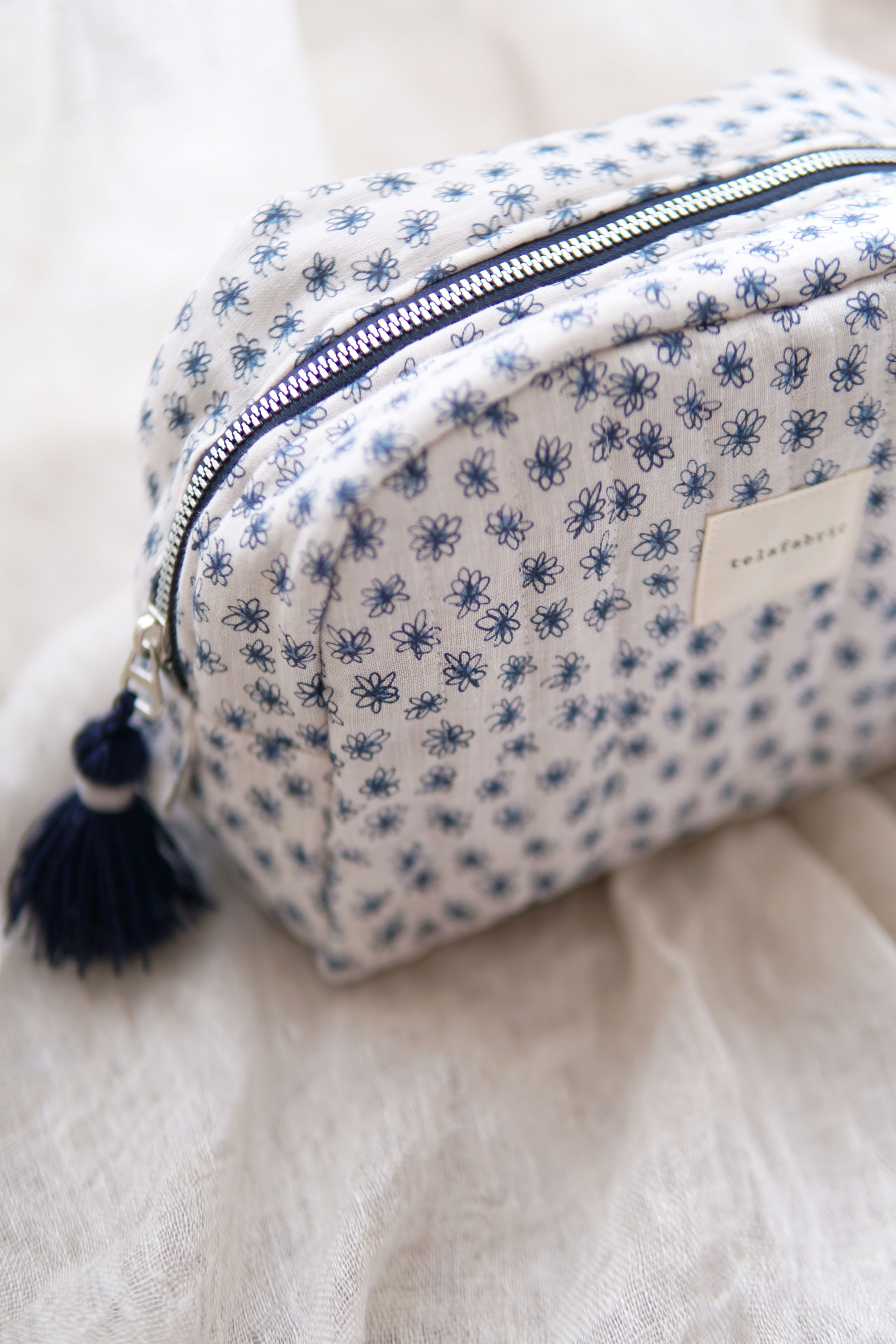 MİNİ MAVİ ÇİÇEKLİ KETEN MAKYAJ ÇANTASI / CLUTCH