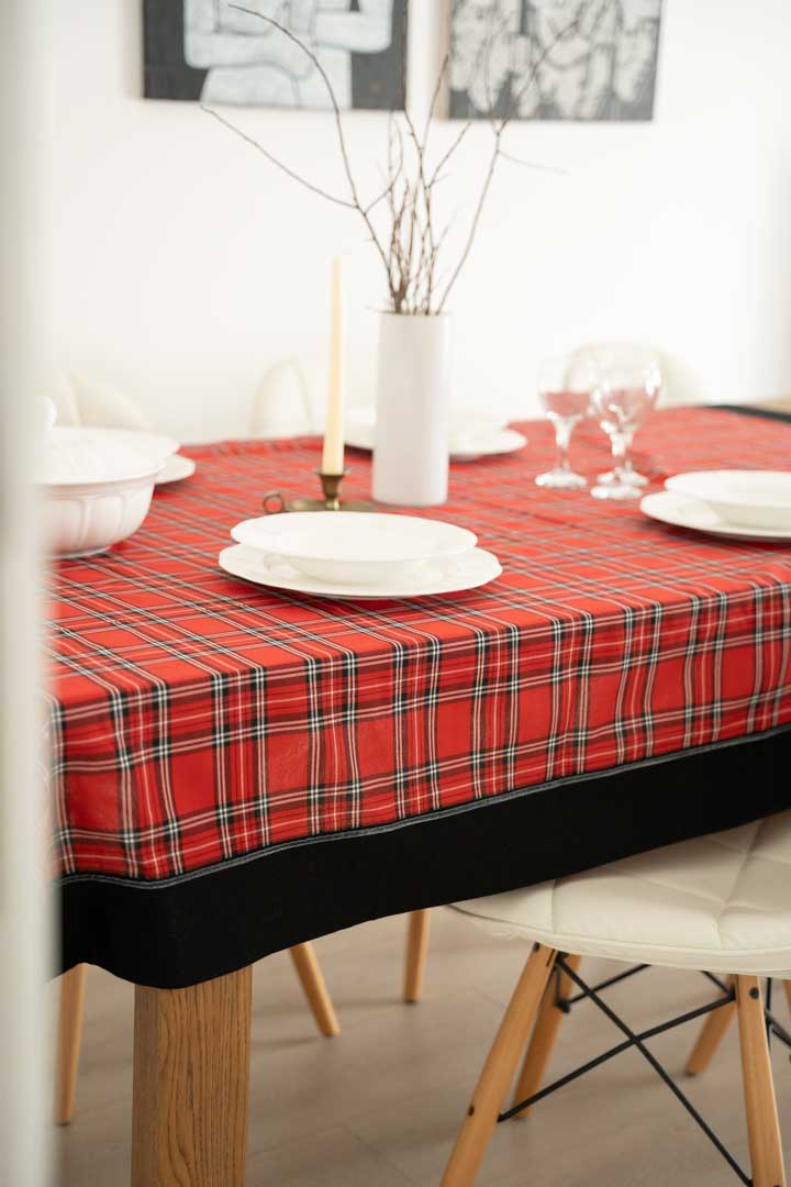 KIRMIZI EKOSE MASA ÖRTÜSÜ - KETEN BANTLI & KADİFE BİYELİ 