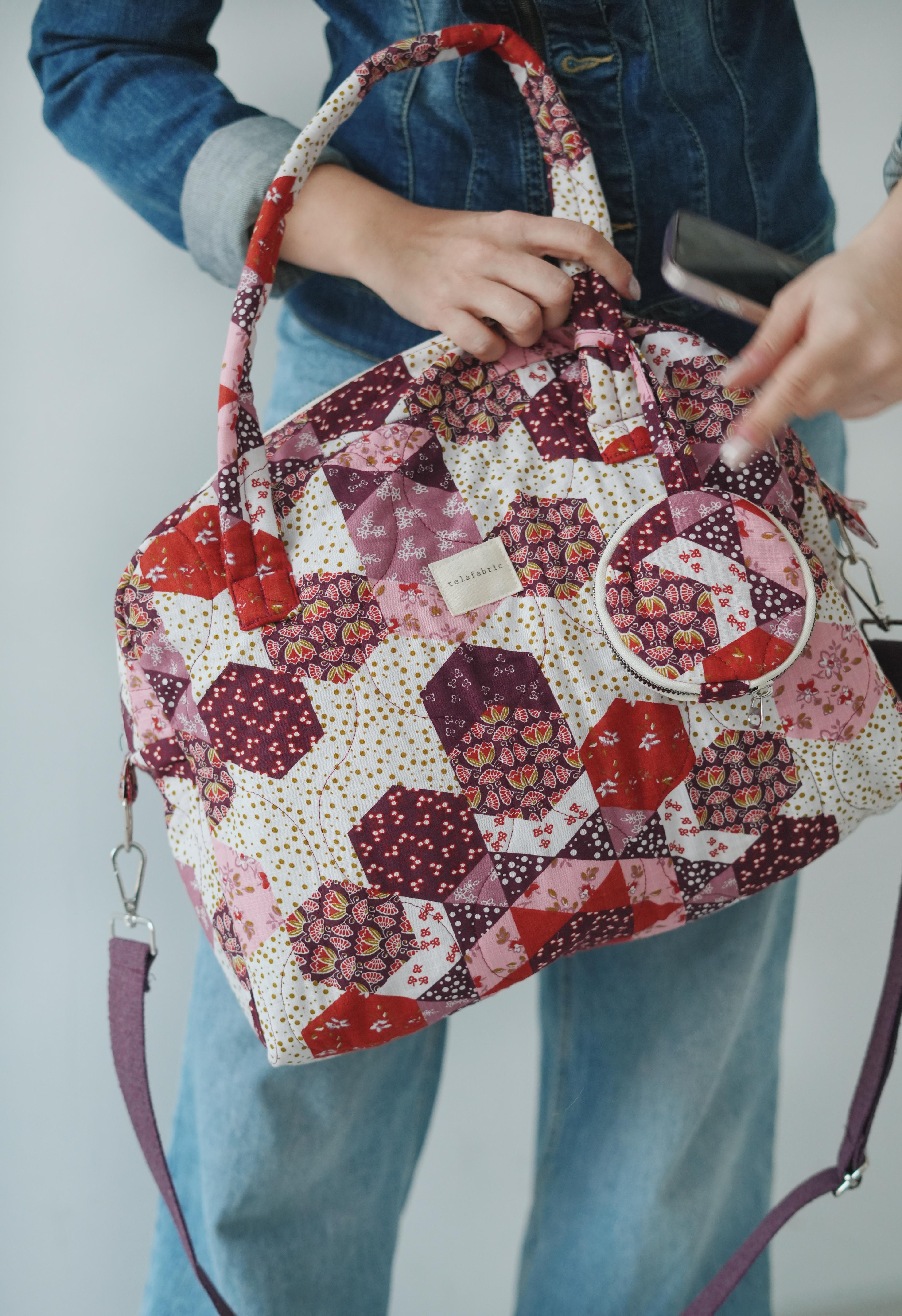 KAPİTONELİ PATCHWORK DESENLİ CÜZDANLI OMUZ ÇANTASI