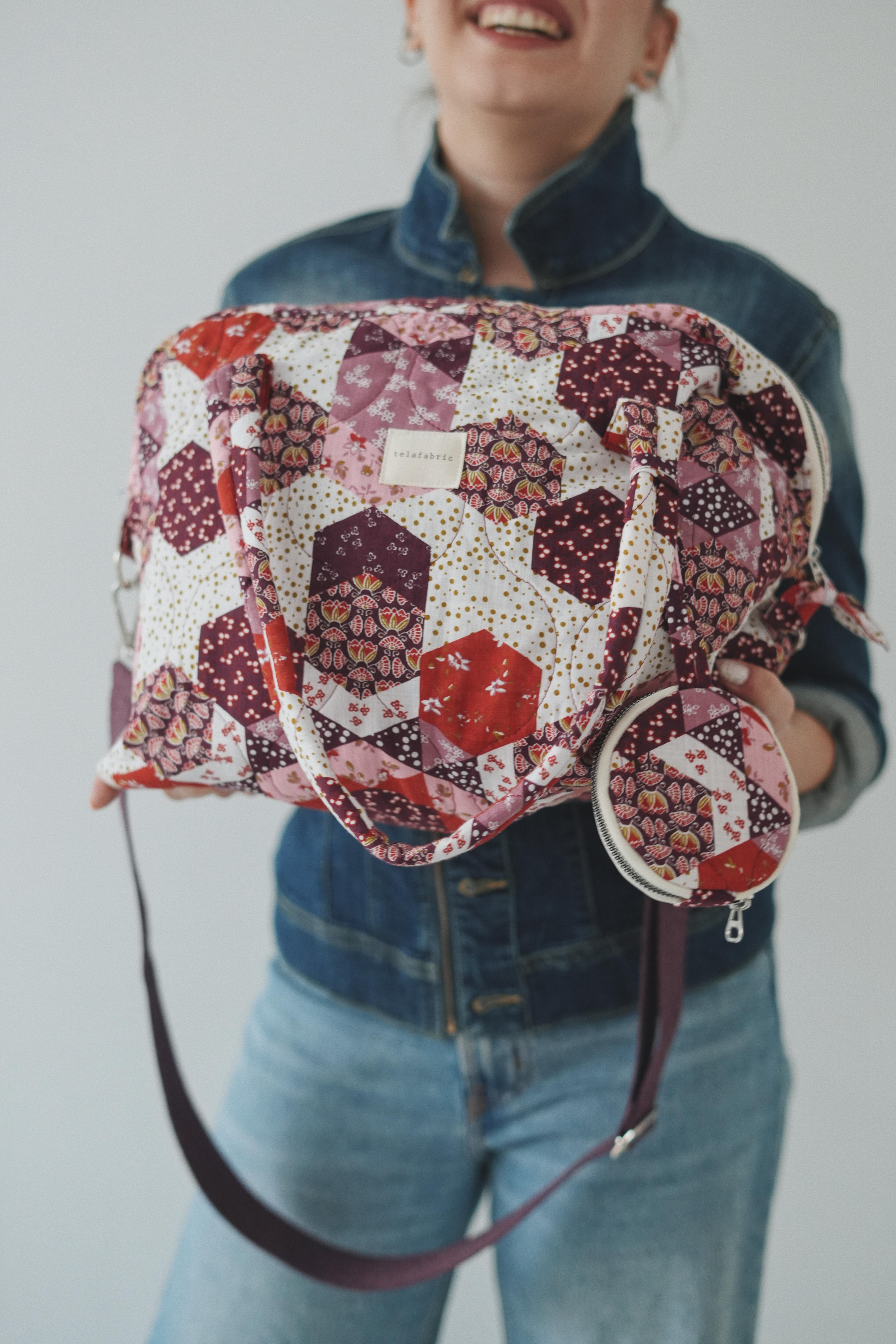 KAPİTONELİ PATCHWORK DESENLİ CÜZDANLI OMUZ ÇANTASI