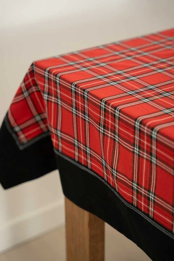 KIRMIZI EKOSE MASA ÖRTÜSÜ - KETEN BANTLI & KADİFE BİYELİ 