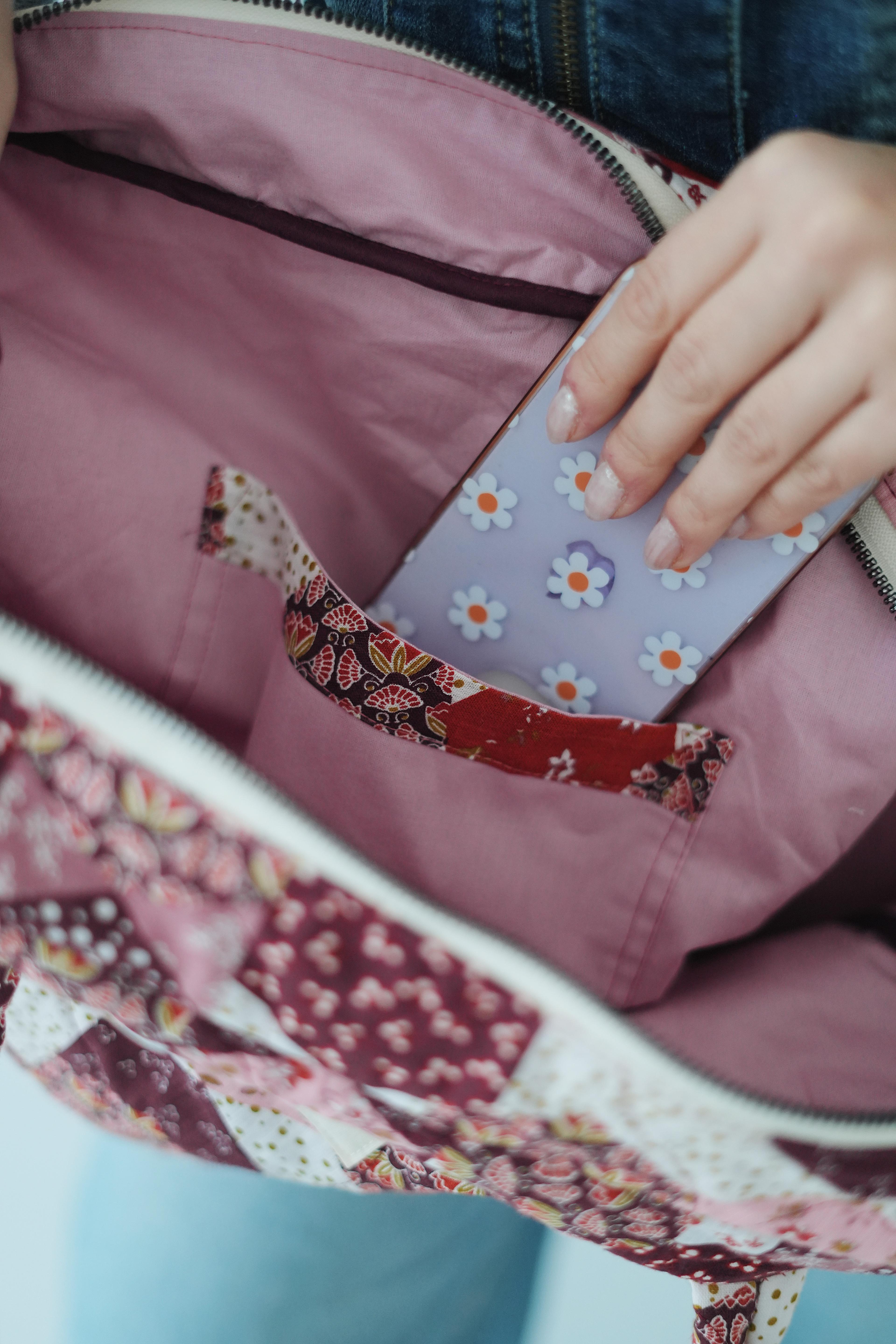 KAPİTONELİ PATCHWORK DESENLİ CÜZDANLI OMUZ ÇANTASI