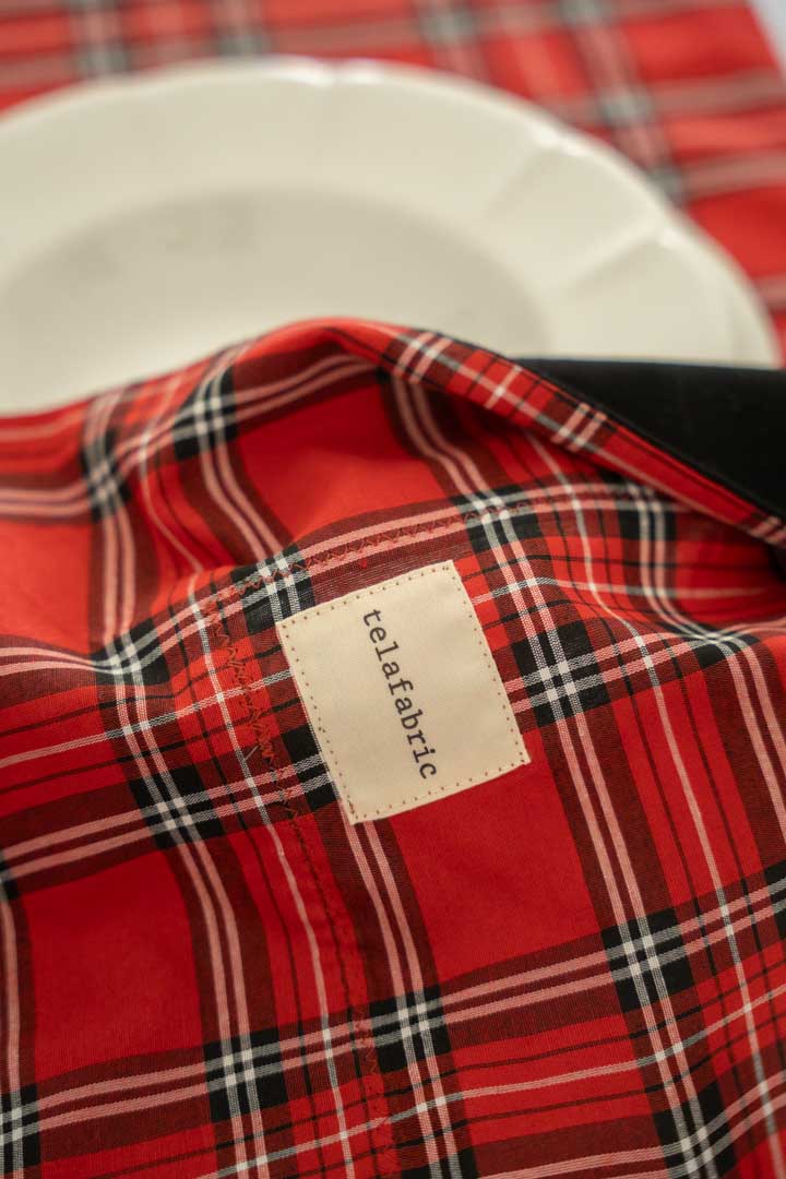 KIRMIZI EKOSE MASA ÖRTÜSÜ - KETEN BANTLI & KADİFE BİYELİ 