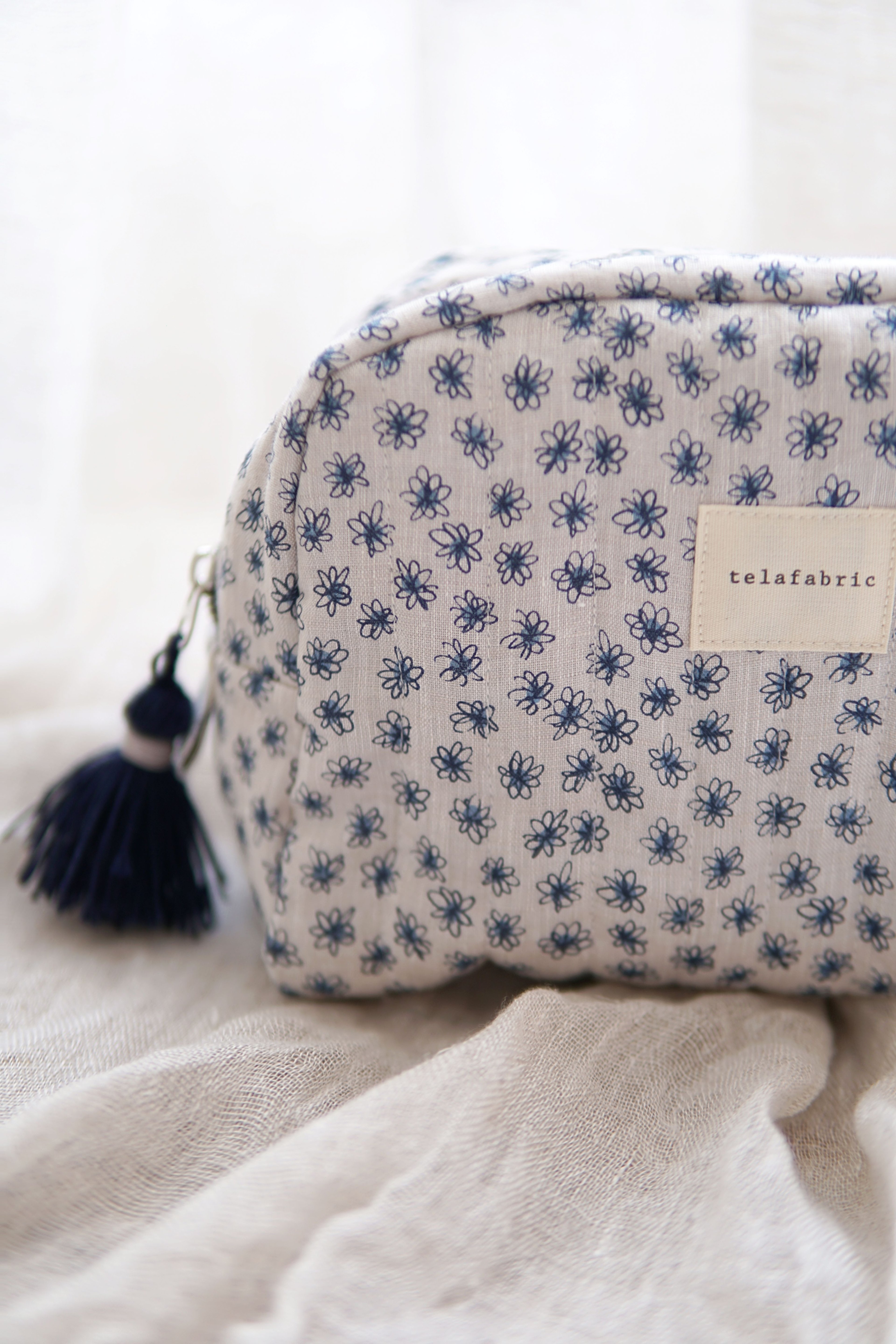 MİNİ MAVİ ÇİÇEKLİ KETEN MAKYAJ ÇANTASI / CLUTCH