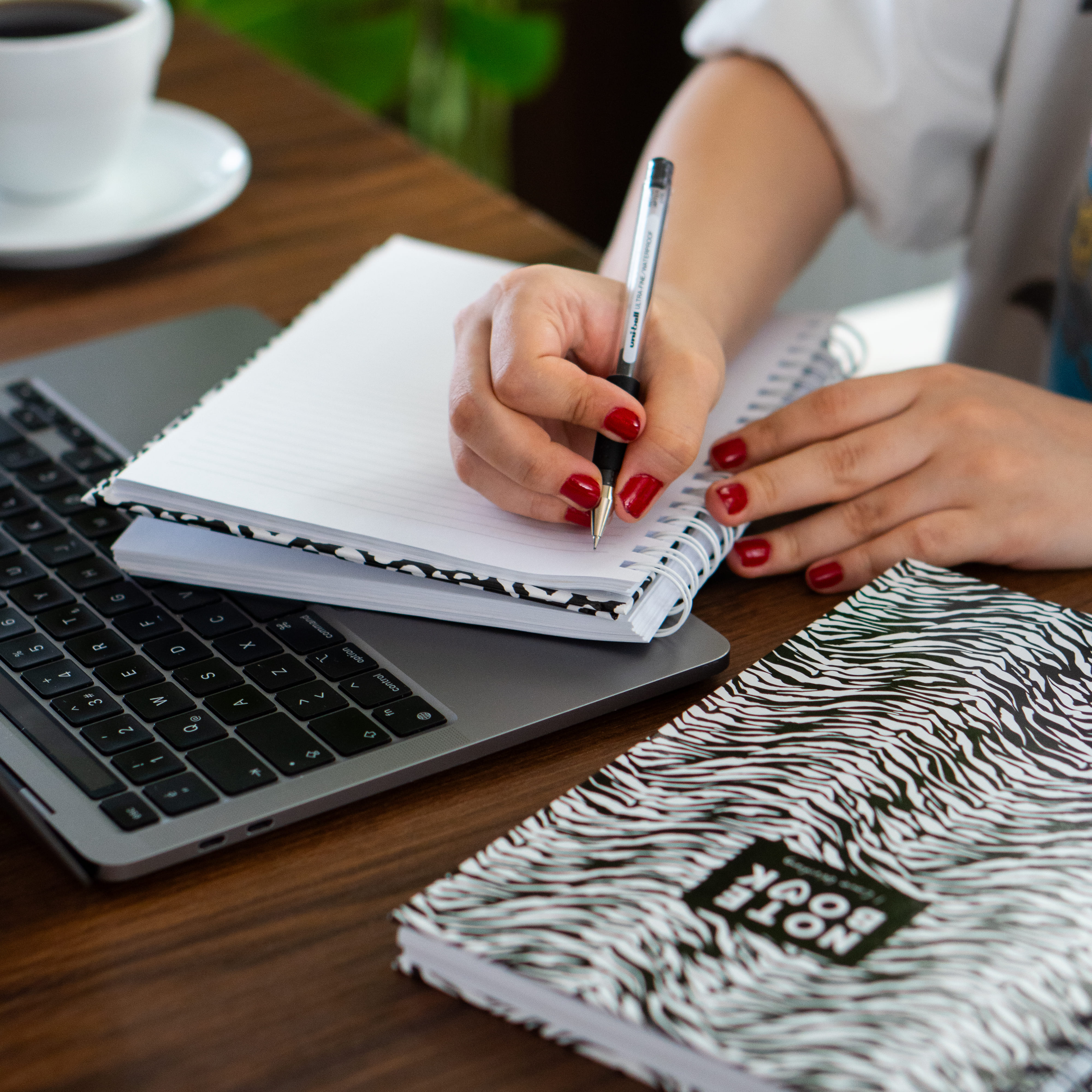 Zebra Desen Sert Kapak Çizgili Defter 17x24 cm 200 Sayfa Not Defteri - Ink Wild Leopard