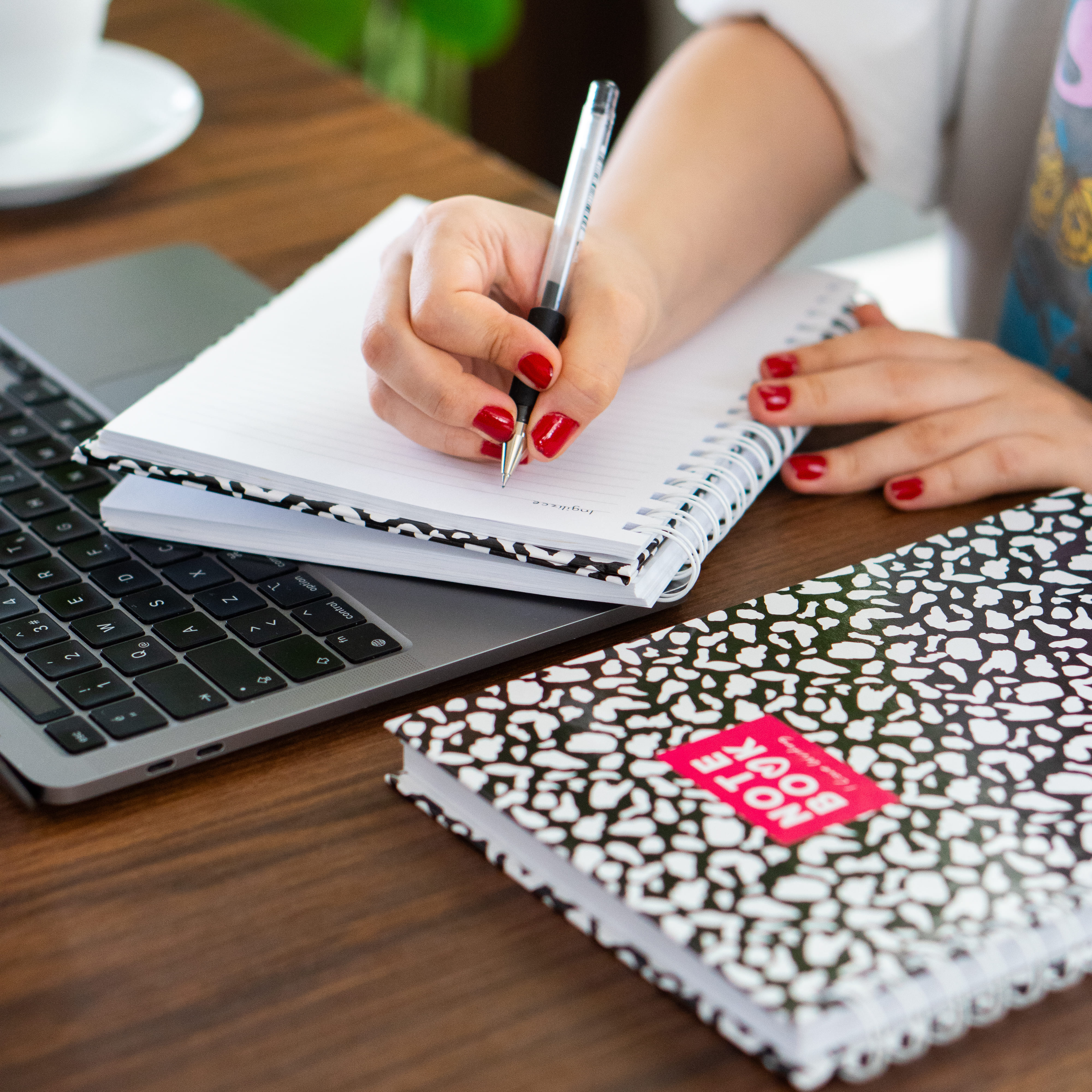 Leopar Desen Sert Kapak Çizgili Defter 200 Sayfa Not Defteri - Leopard Loves Pink