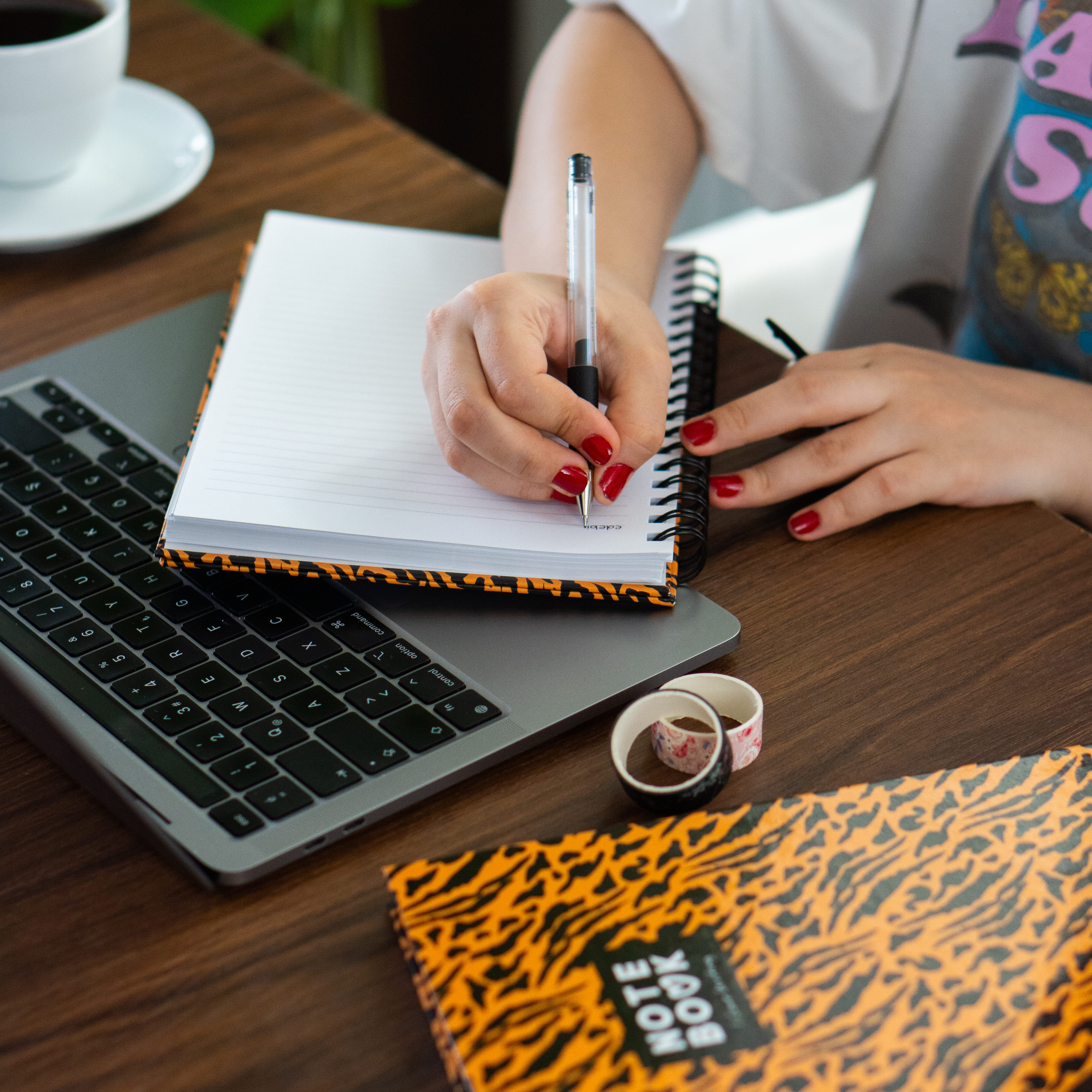 Kaplan Desen Sert Kapak Çizgili Defter 17x24 cm 200 Sayfa Not Defteri - Leopard Golden Claw