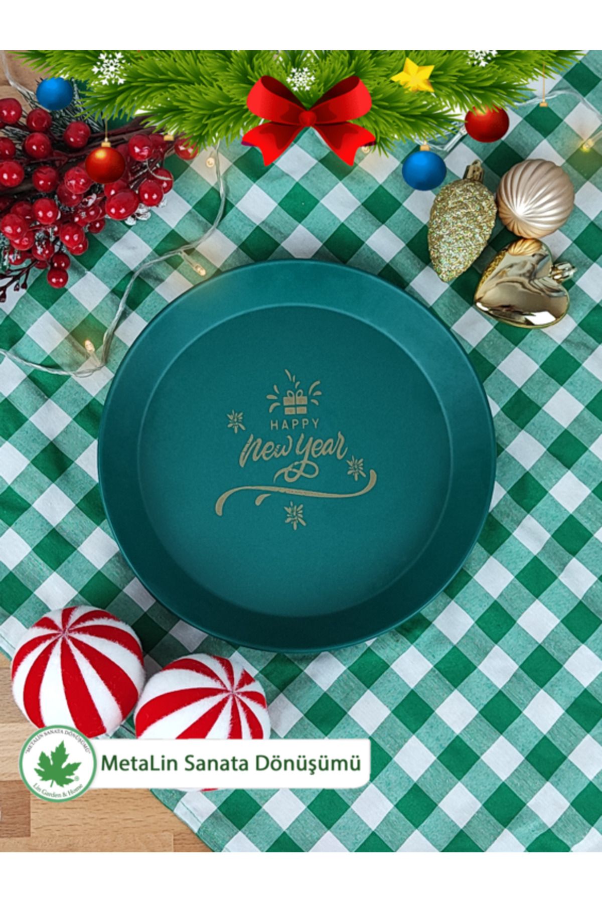 Yeşil Yılbaşı Sunum Tepsisi – 24 cm Happy New Year Baskılı Metal Servis & Kahve Tepsisi