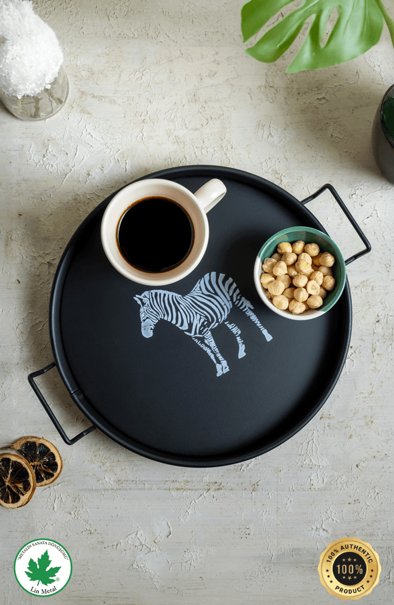 Zebra Baskılı Metal Sunum & Servis Tepsisi – 26 cm Yuvarlak Kahve & Dekoratif Tepsi