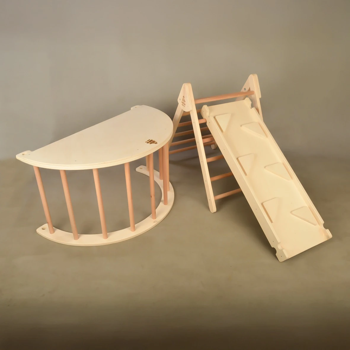 5'i 1 Arada Masa Fonksiyonlu Pikler Üçgeni Seti