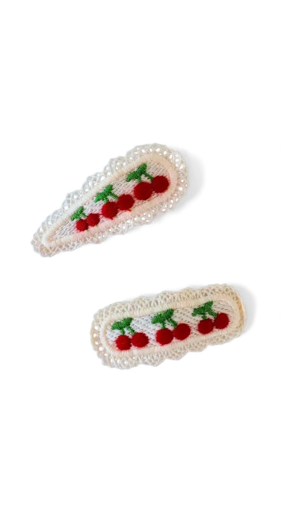 Kiraz İşlemeli Ekru Toka