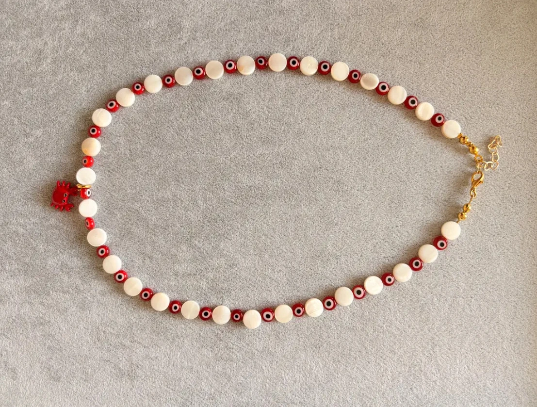 Nazar Boncuklu Kırmızı Yengeç Detaylı Kolye