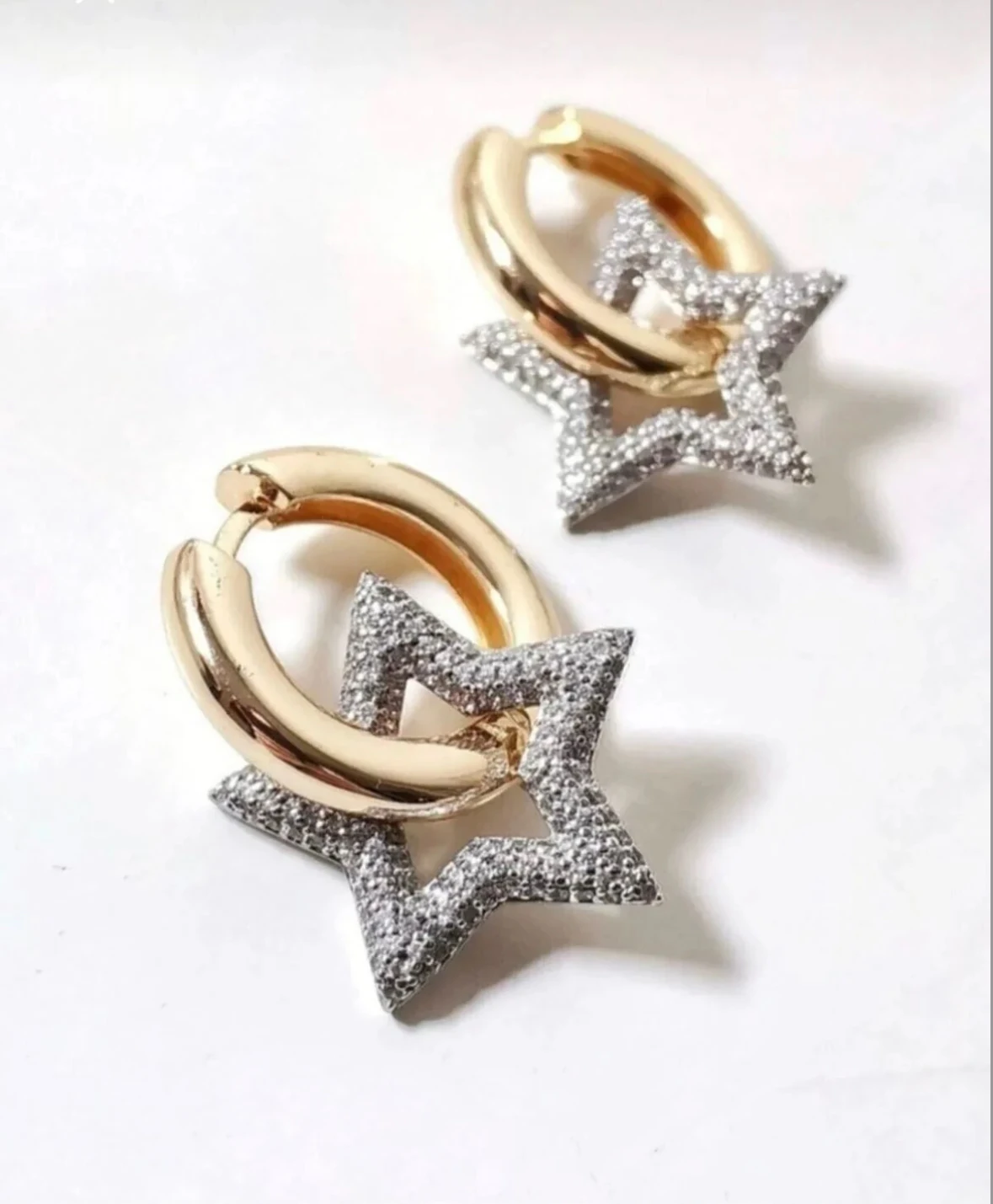 Zirkon Taşlı Yıldız Sallantılı Altın Halka Küpe
