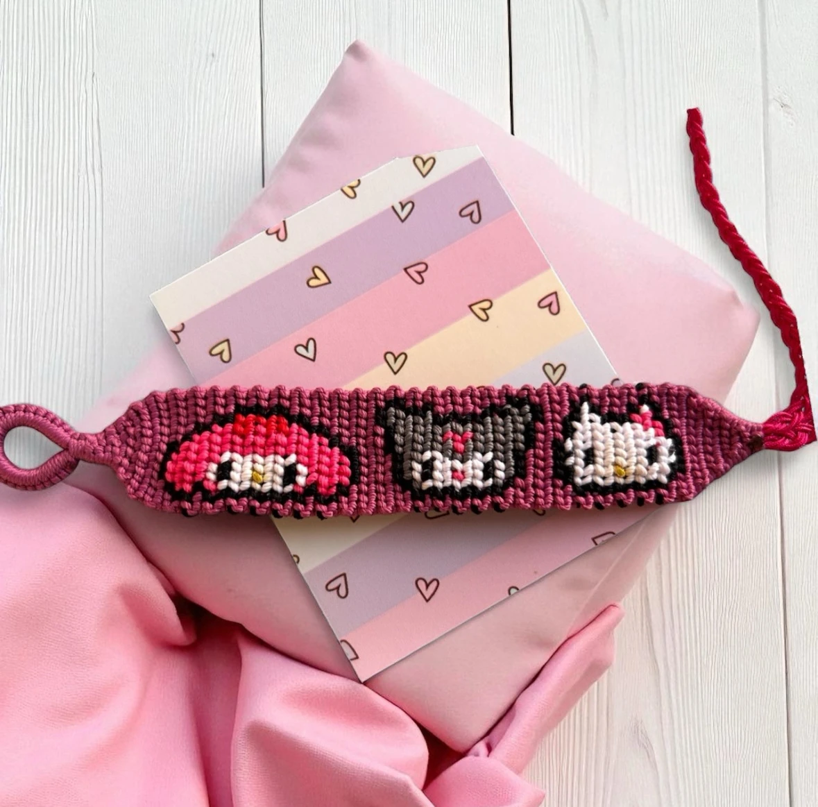 El Yapımı Kawaii Karakterli Pembe Dostluk Bilekliği