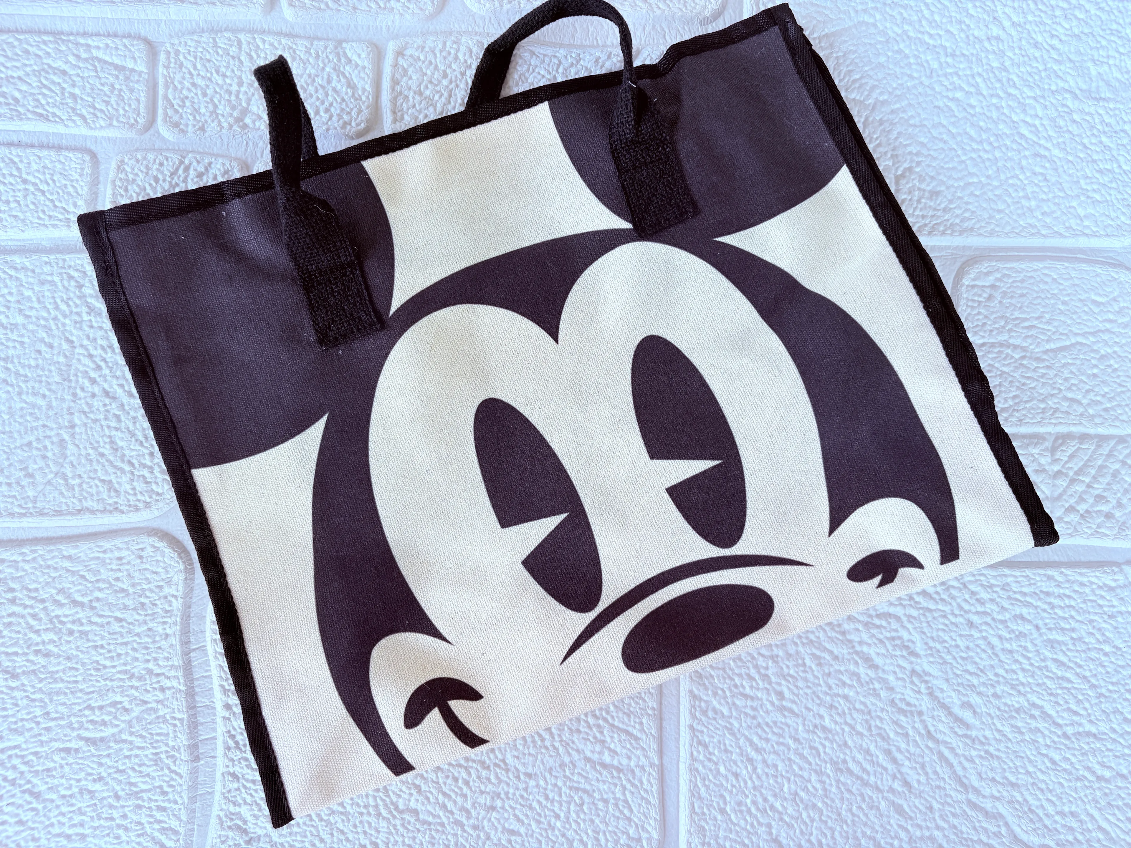 Mickey Mouse Siyah Bez Kanvas Büyük Boy Çanta – Disney Desenli Kumaş Çanta