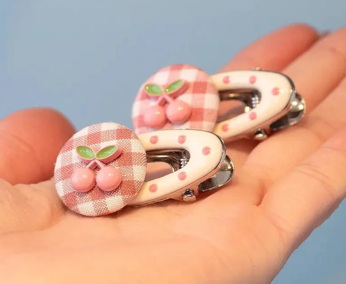 Trend Kiraz Detaylı Pembe Pötikare Kumaş Kaplı Klips Toka 2'li