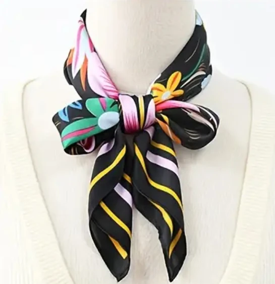 Açık Zemin Canlı Çiçek Desenli Uzun Atkuyruğu Fular - Çok Yönlü Saç ve Çanta Aksesuarı