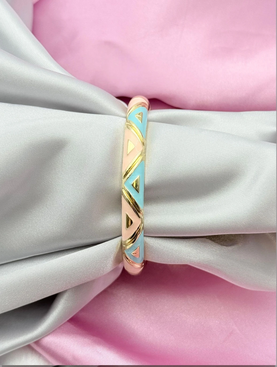 Pembe ve Mavi Mineli Altın Rengi Desenli Bileklik-Kelepçe