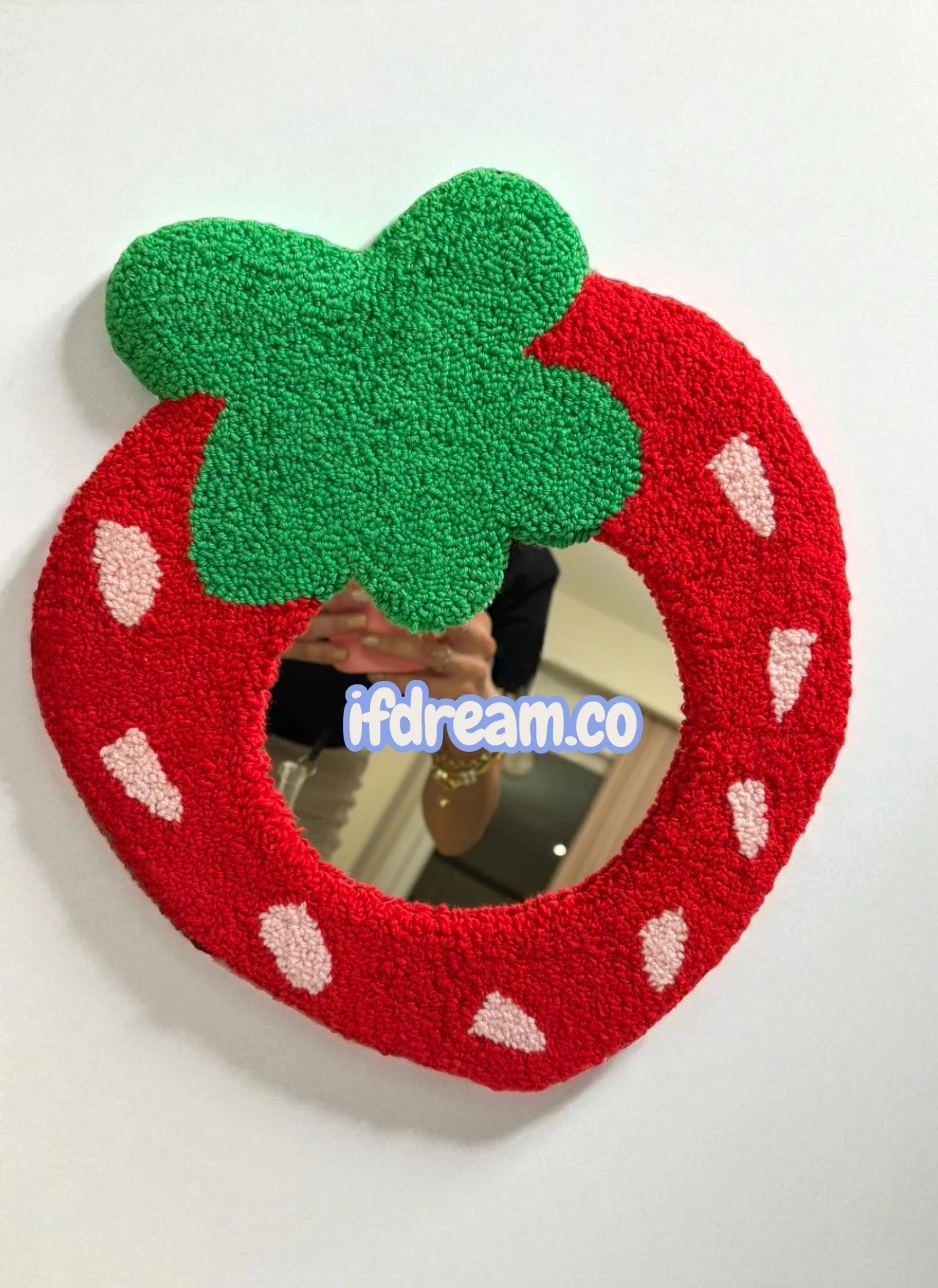 El Yapımı Punch Nakışı Kırmızı Çilek Desenli Dekoratif Ayaklı, Duvar Aynası