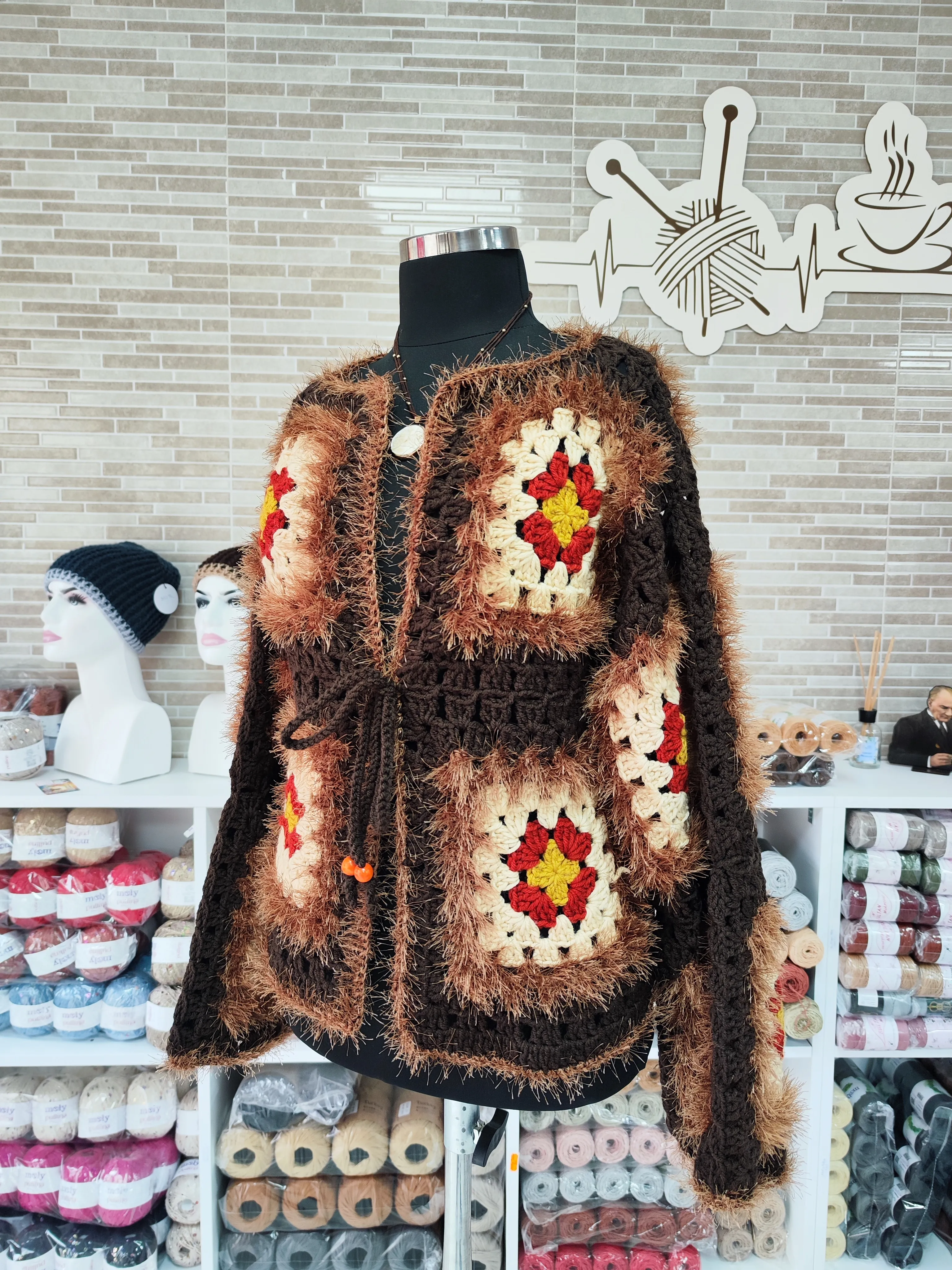 Granny Square Motifli Kışlık Bohem Hırka