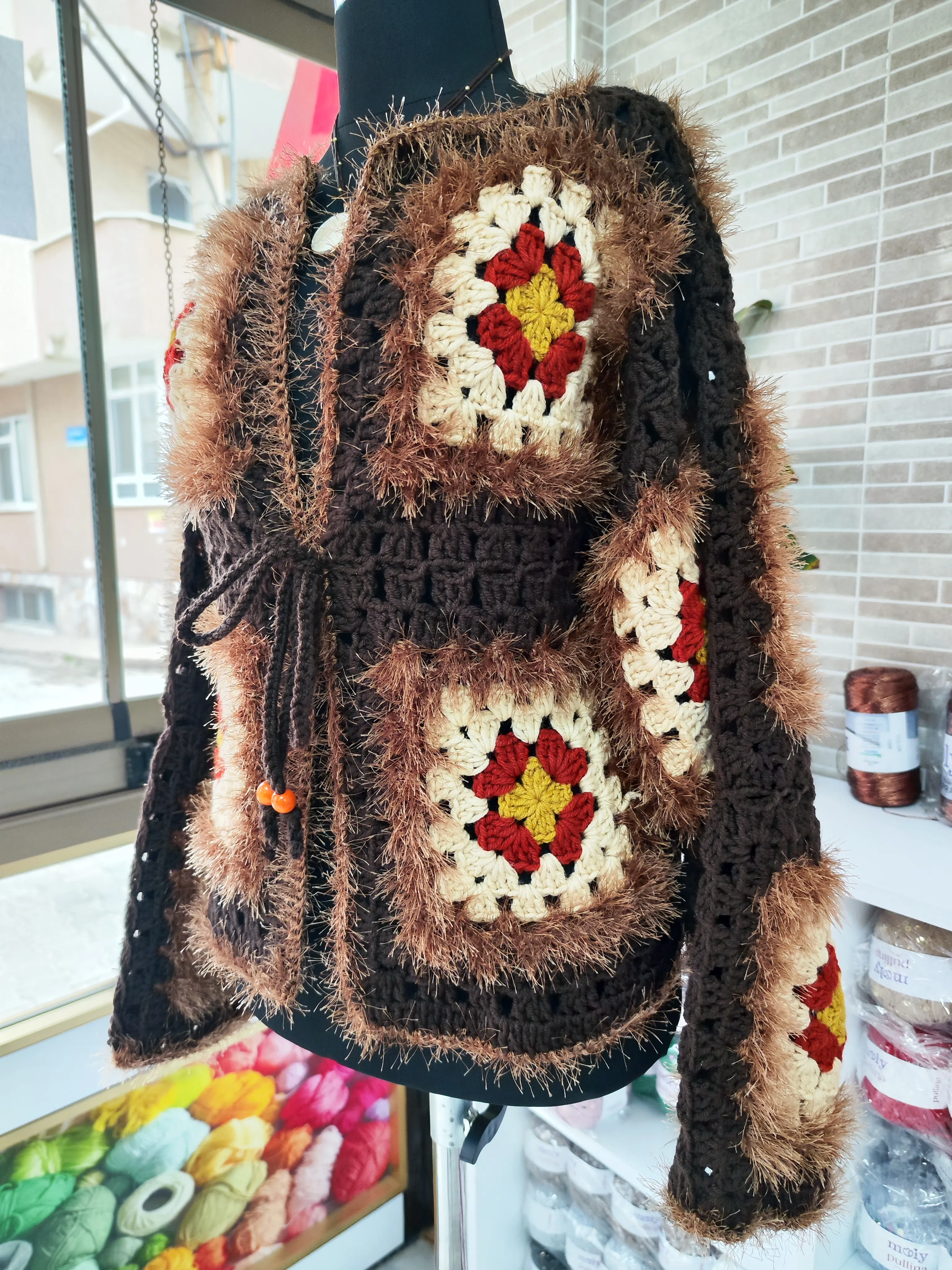 Granny Square Motifli Kışlık Bohem Hırka